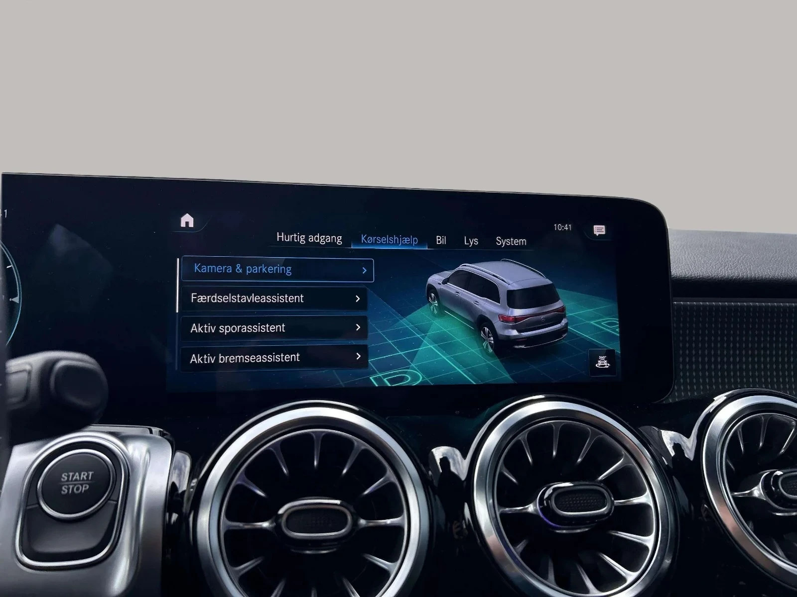 Mercedes-Benz-EQB-image-17