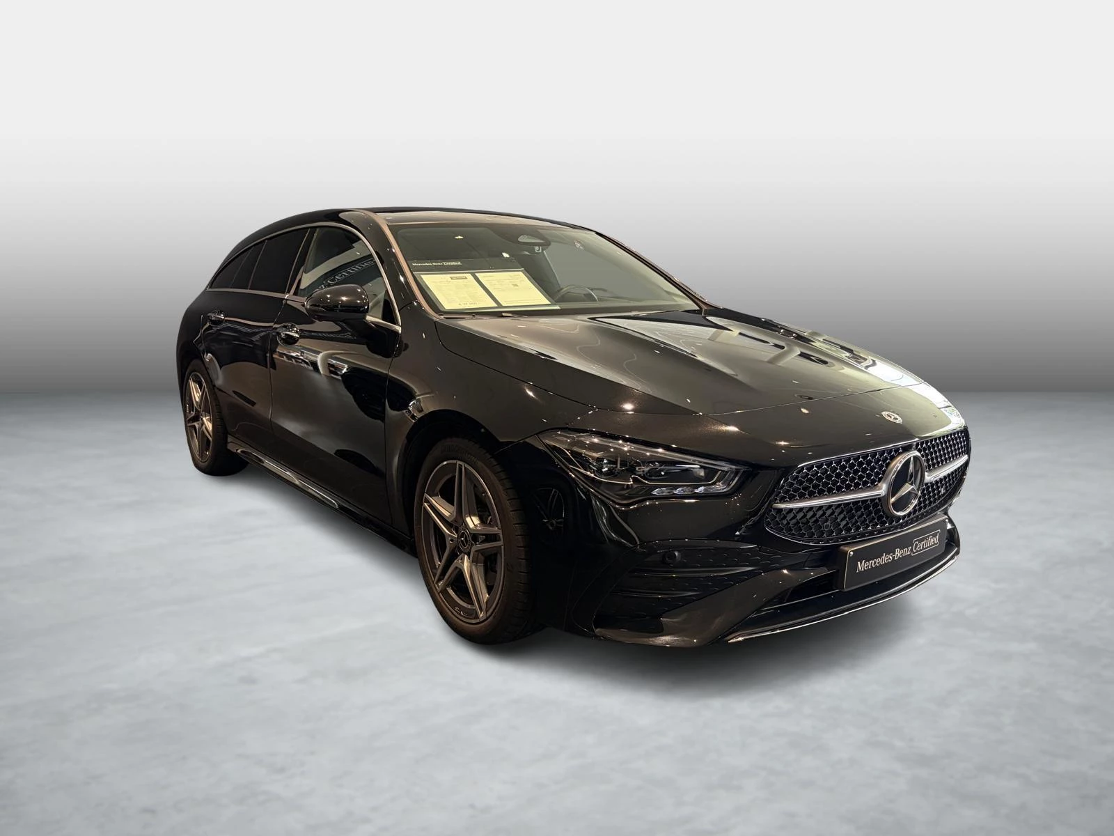 Mercedes-Benz CLA 180 Star Edition Shooting Brake + AMG + PANO + TREKHAAK + SURROUND VIEW +