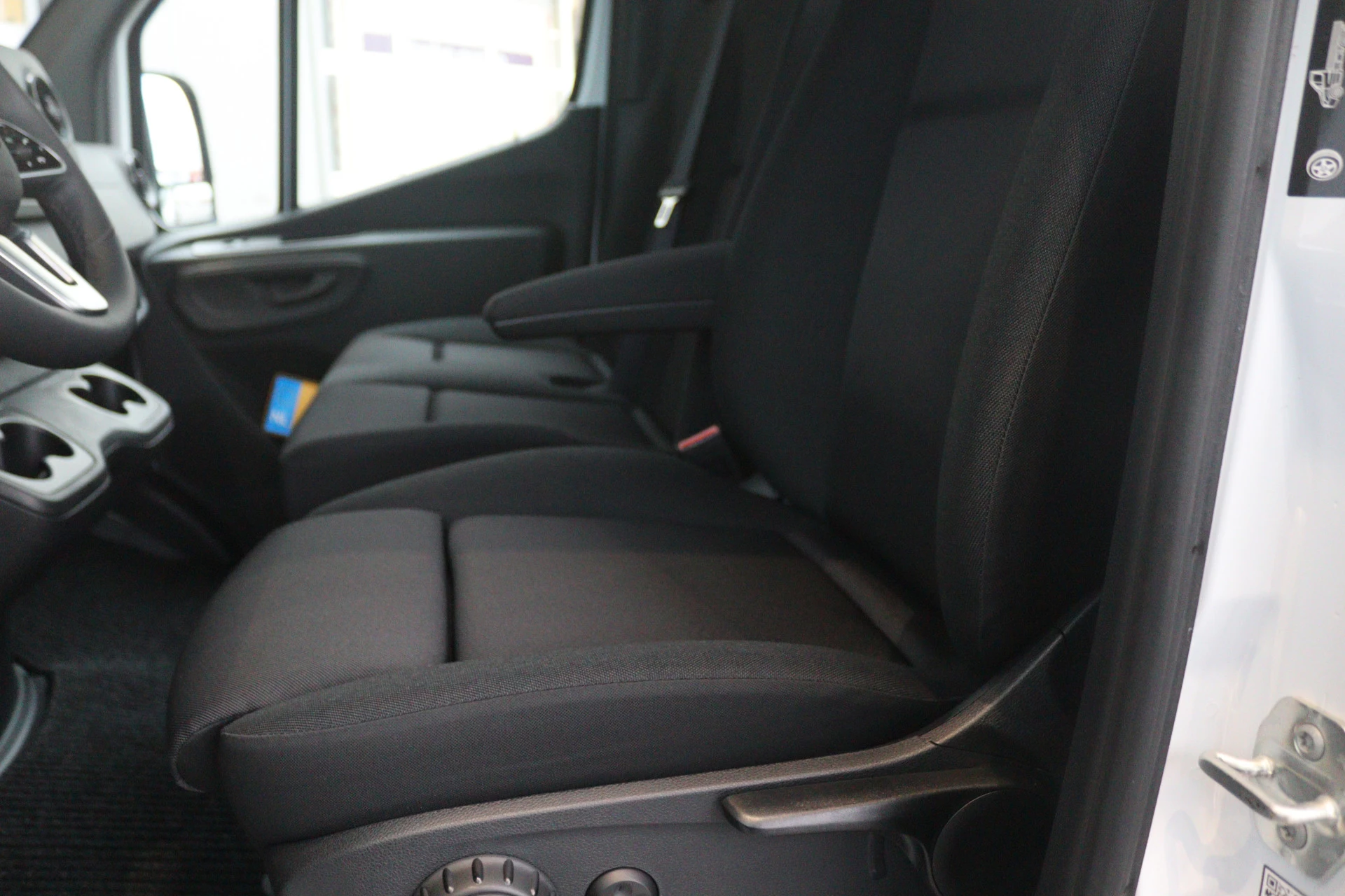 Mercedes-Benz-Sprinter-image-4