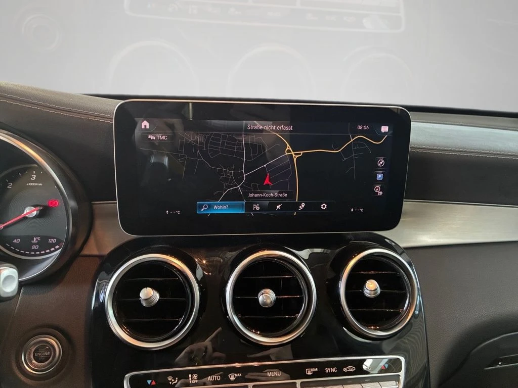 Mercedes-Benz-GLC 220 d-image-6