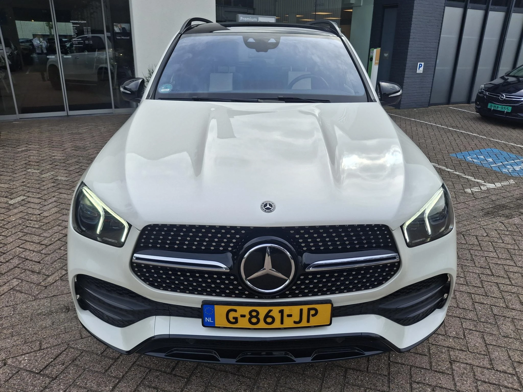 Mercedes-Benz-GLE-image-1