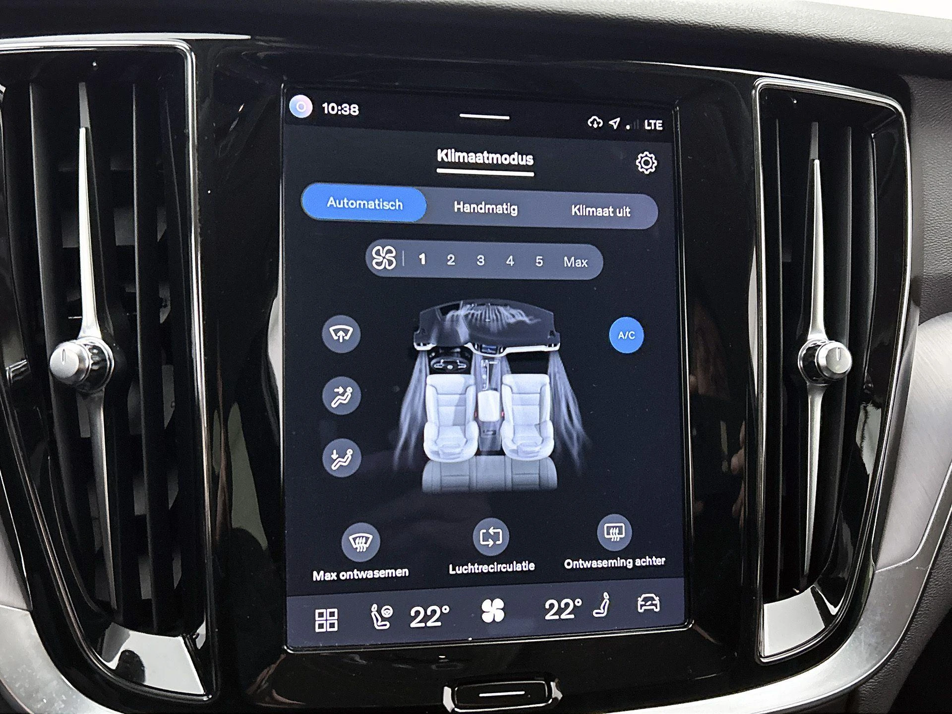 Volvo-V60-image-26