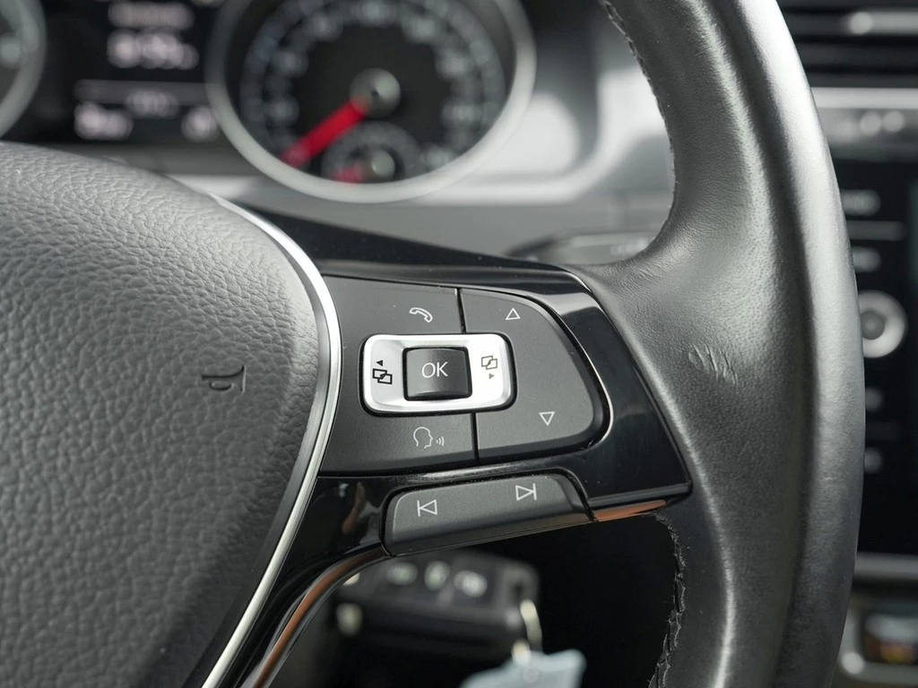 Volkswagen-Golf-image-16