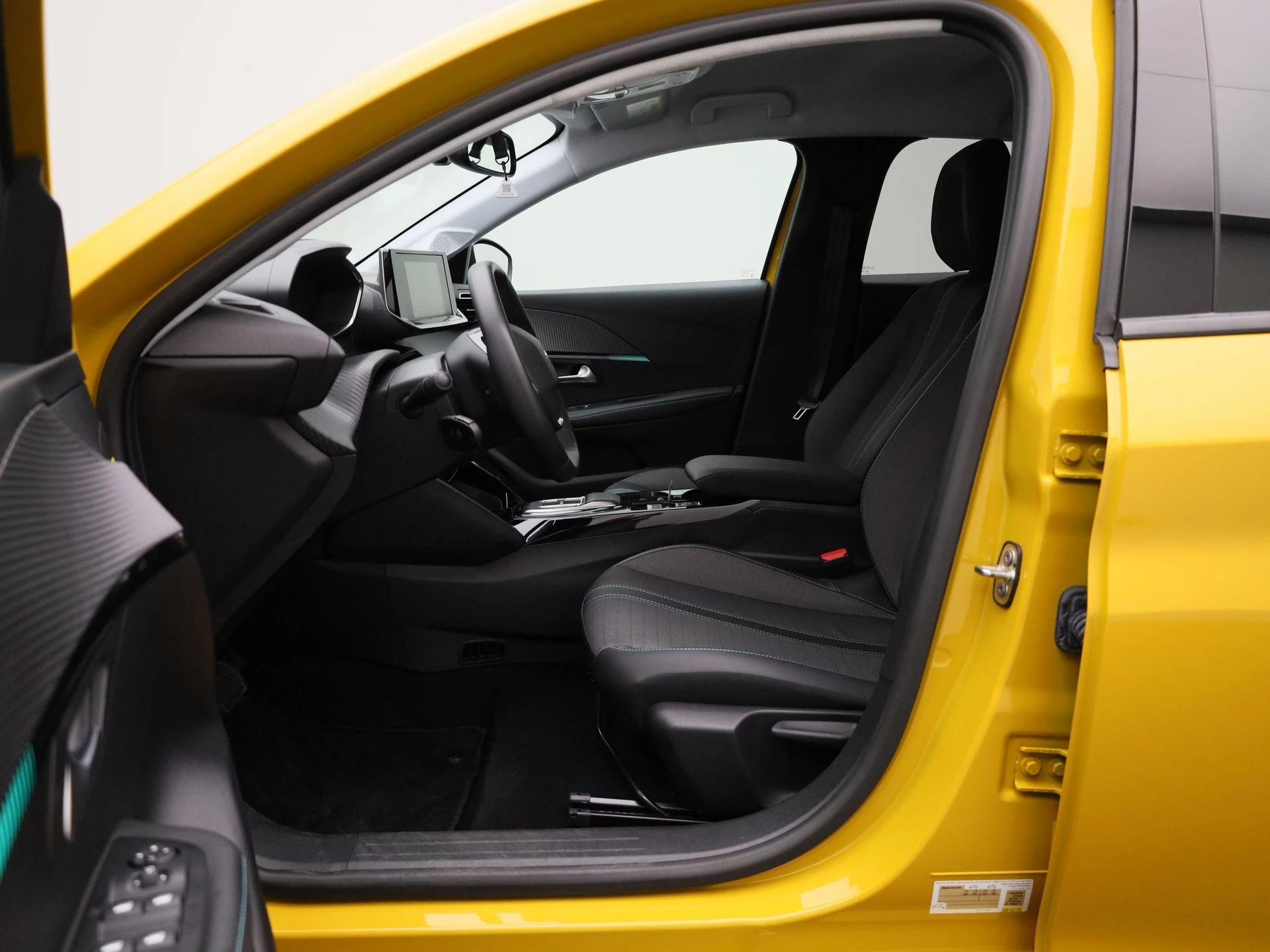 Peugeot-e-208-image-8