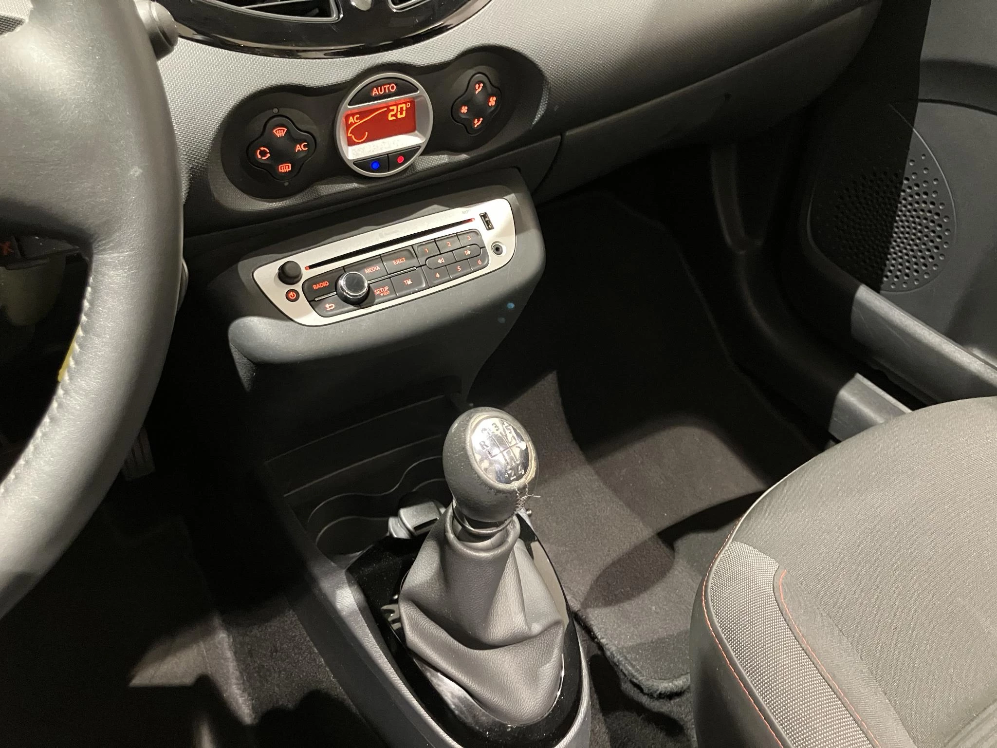 Renault-Twingo-image-21