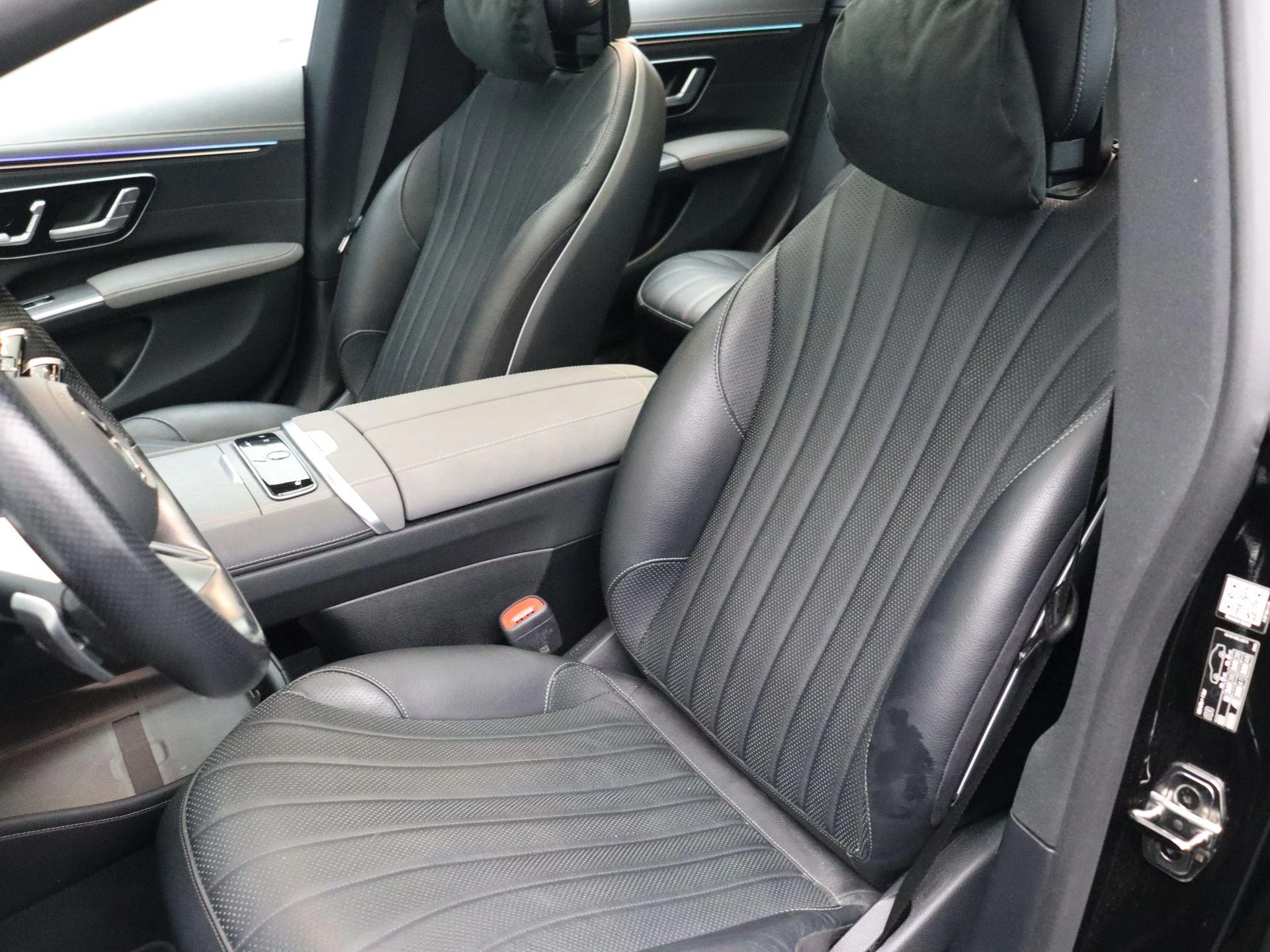 Mercedes-Benz-EQS-image-15