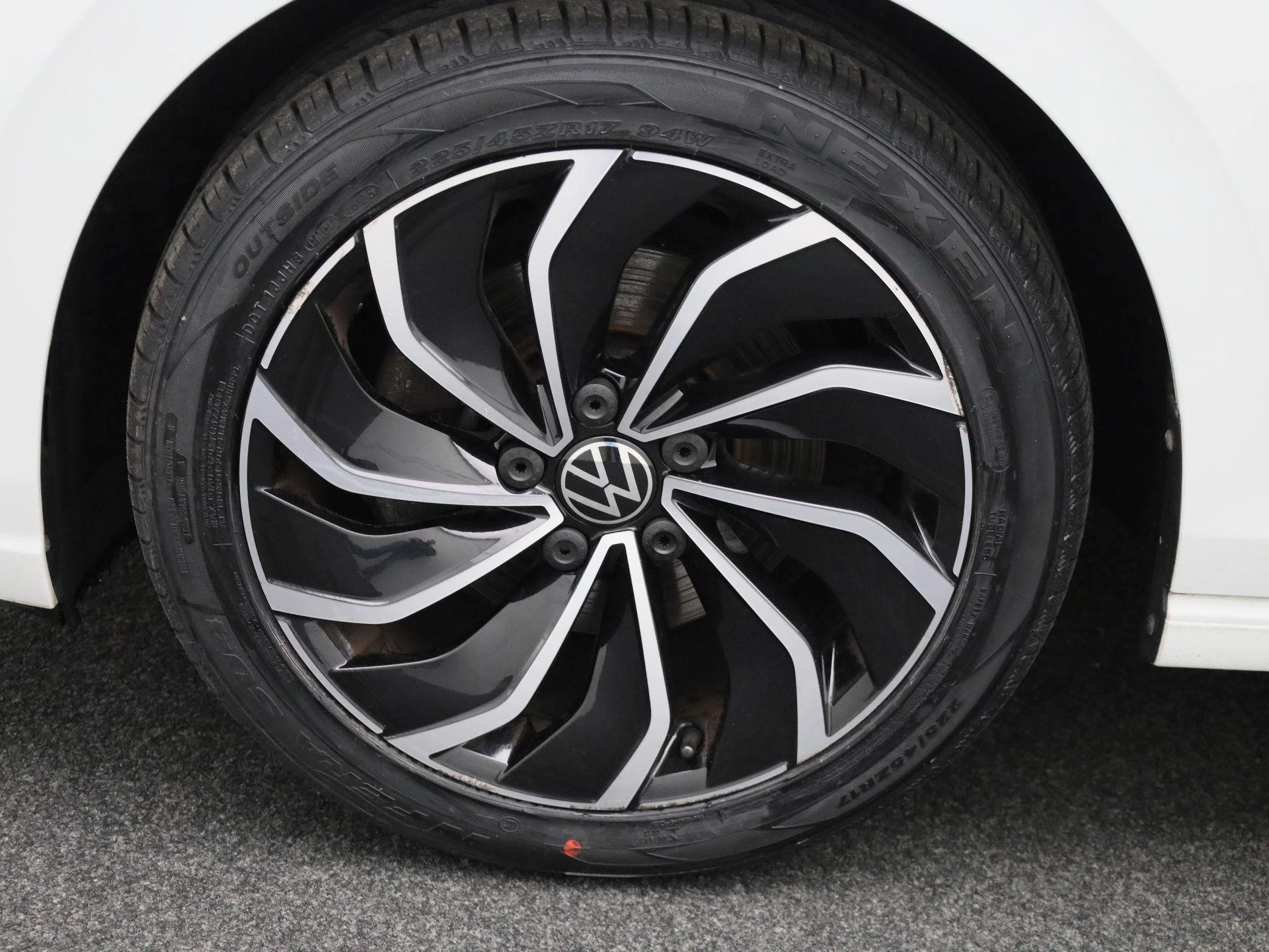 Volkswagen-Golf-image-12