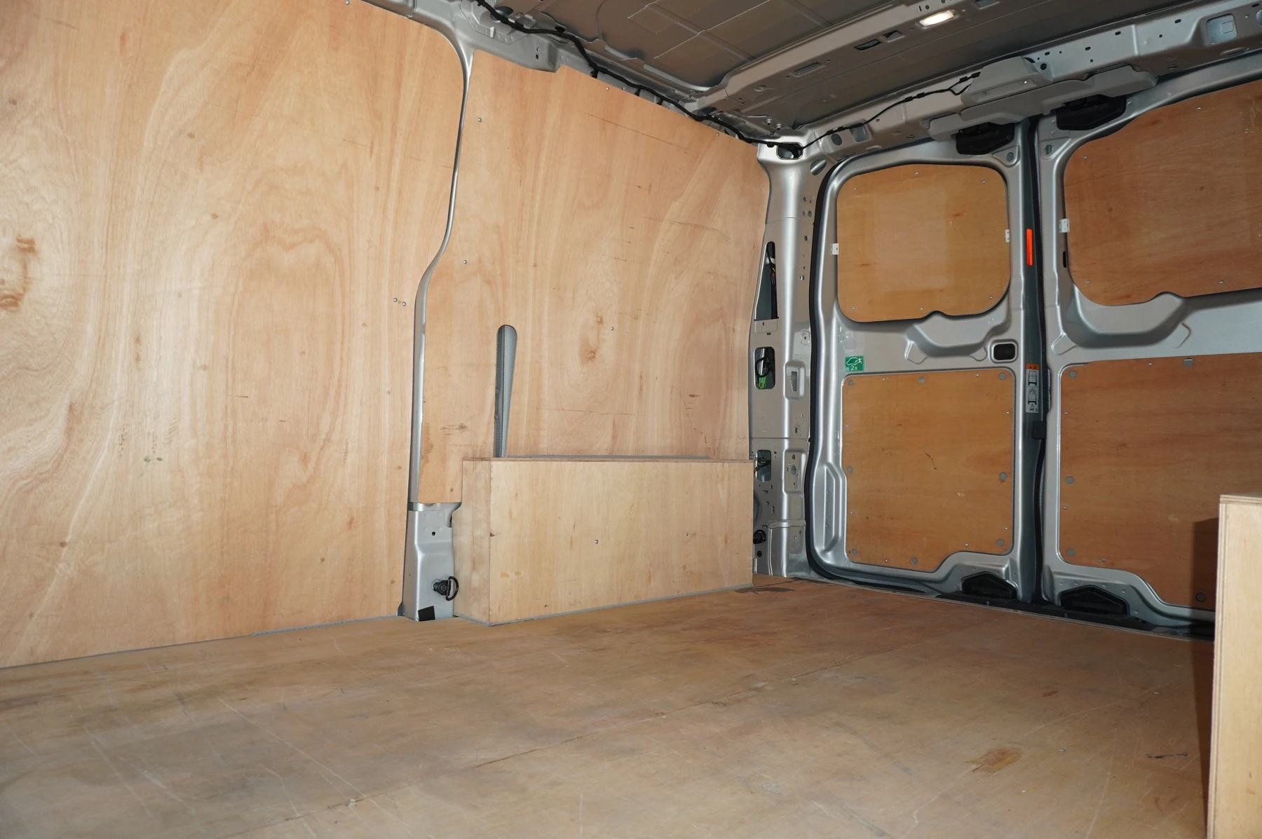 Volkswagen-Transporter-image-12