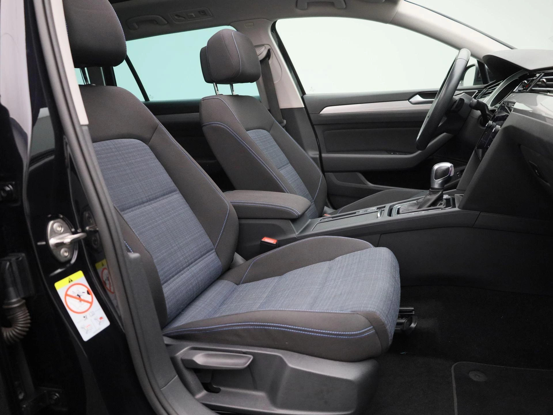 Volkswagen-Passat-image-36