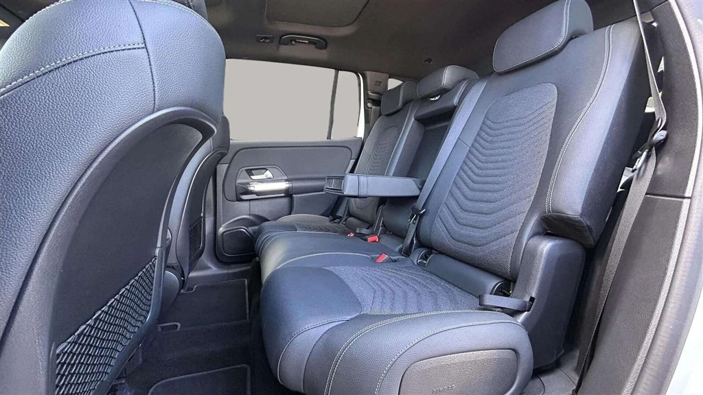 Mercedes-Benz-EQB-image-19
