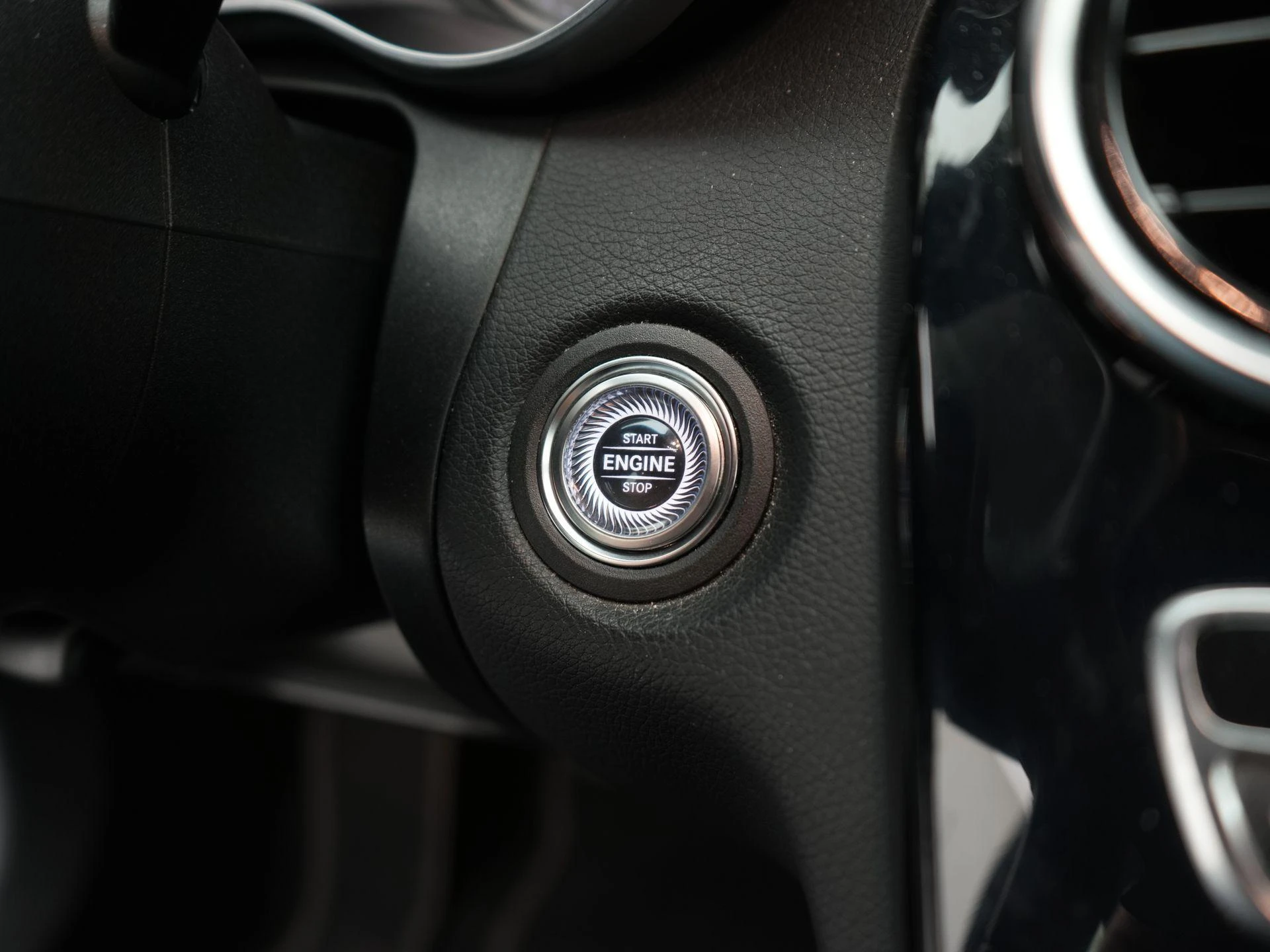 Mercedes-Benz-C-Klasse-image-35