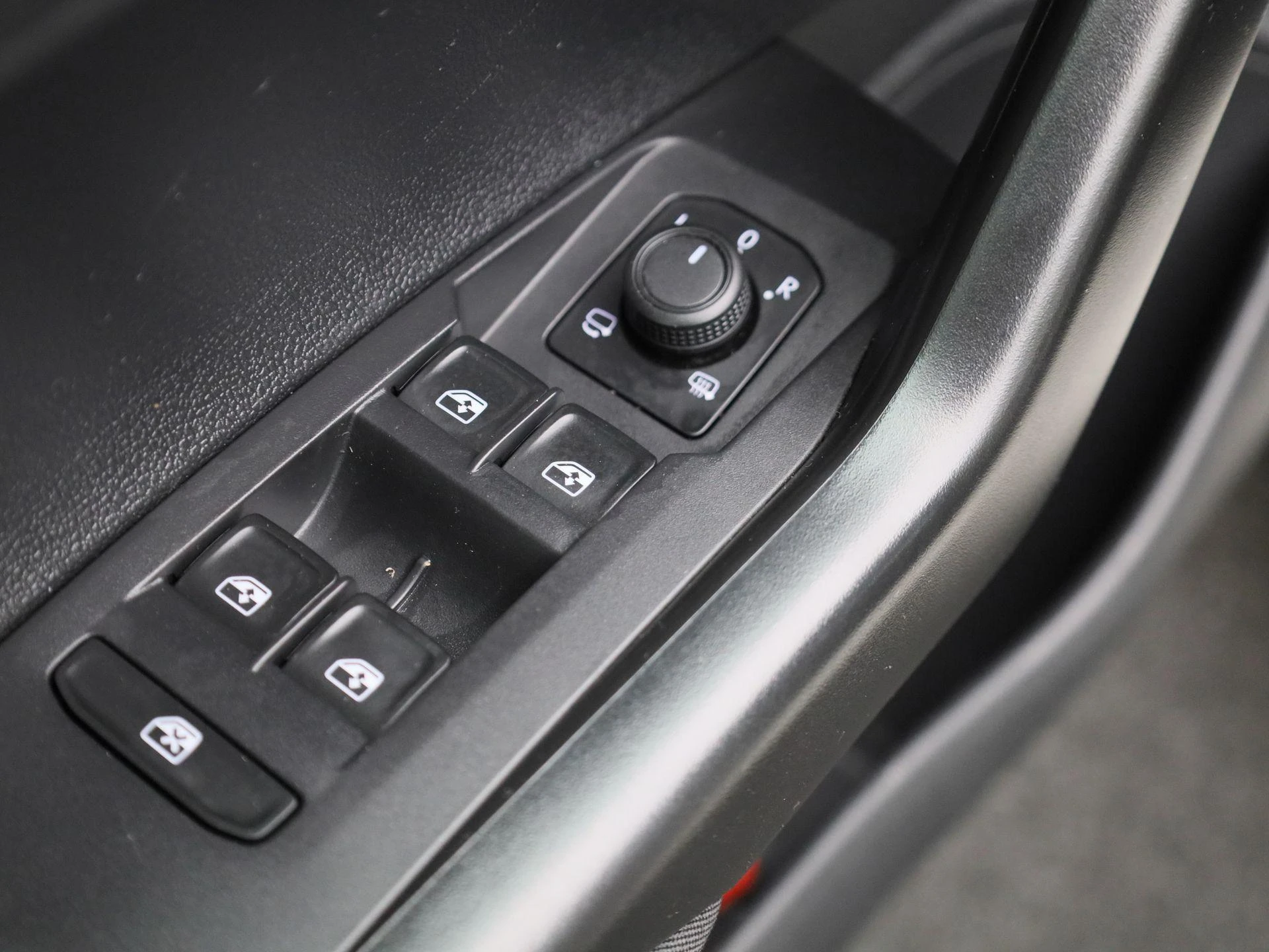 Volkswagen-Polo-image-27