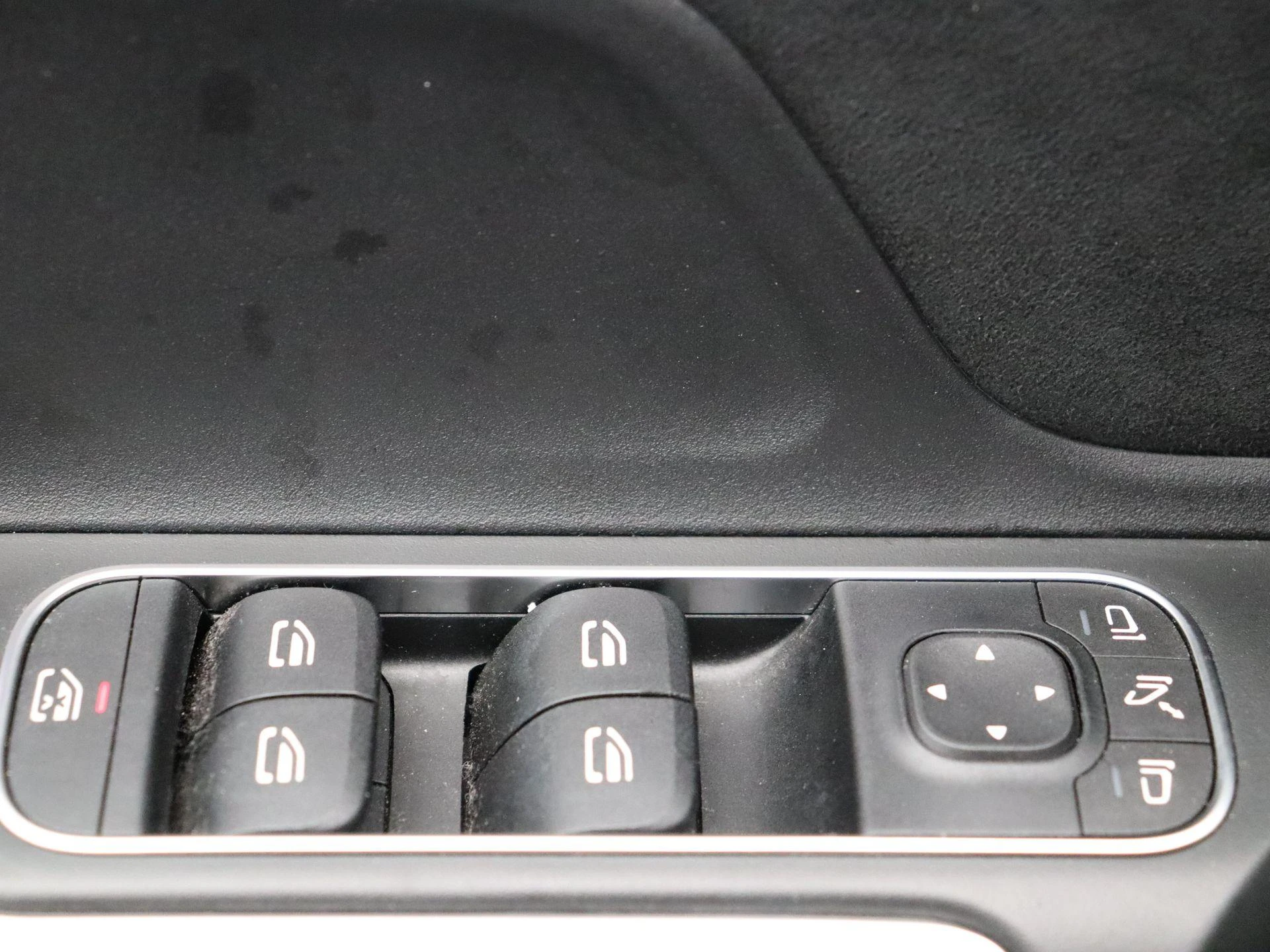 Mercedes-Benz-GLB-image-9