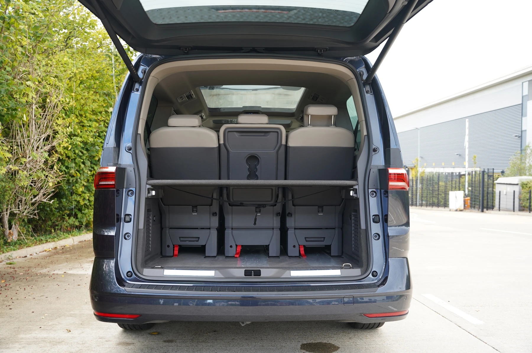Volkswagen-Multivan-image-11
