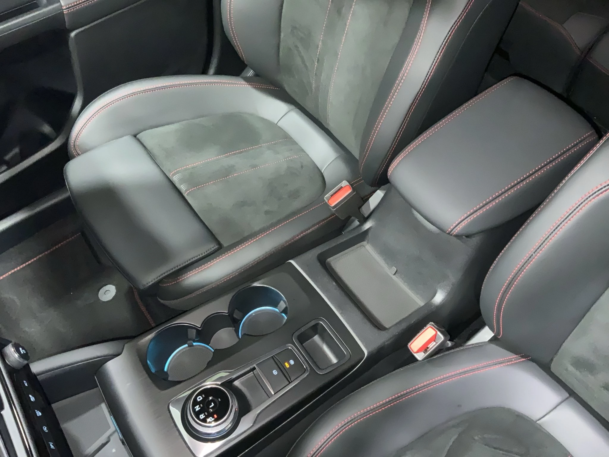 Ford Kuga ST-Line X Aut.*360GRAD*LED-MATRIX*NAVI*GRA*WINTER-PKT.