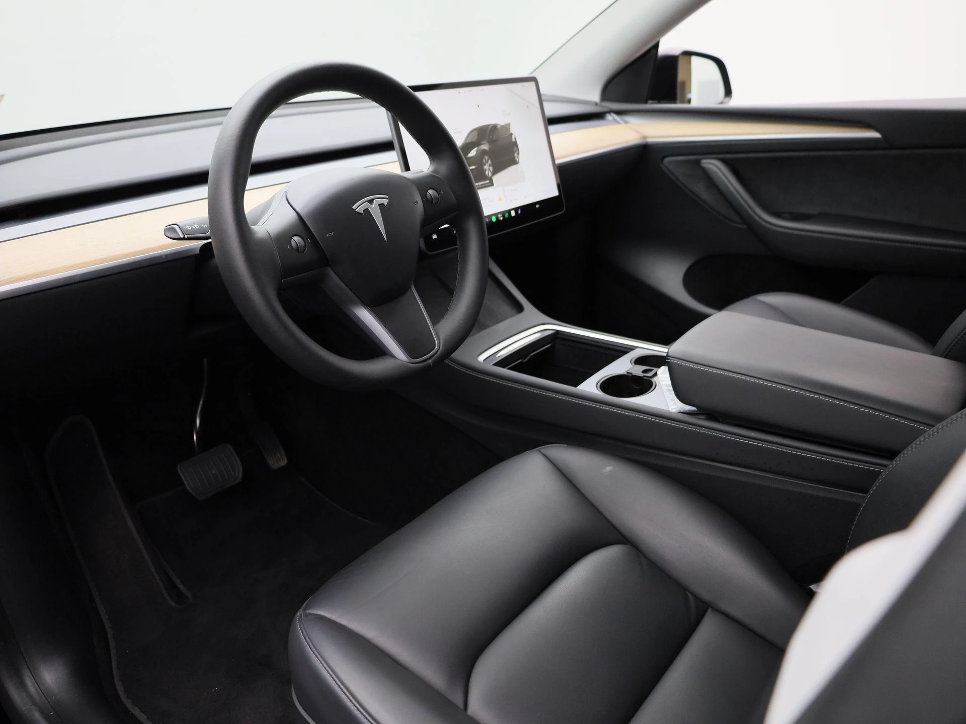 Tesla-Model Y-image-16