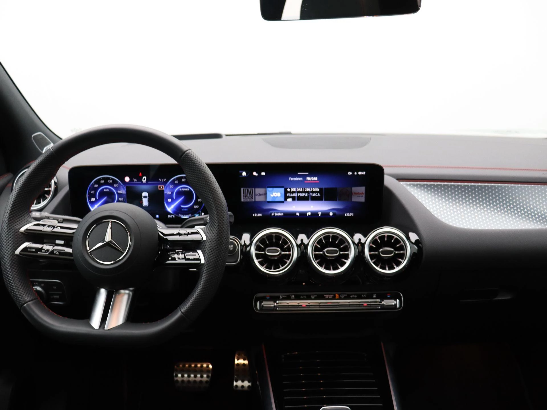 Mercedes-Benz EQA 250+ Star Edition + PANO DAK + BURMESTER + TREKHAAK + CARPLAY +