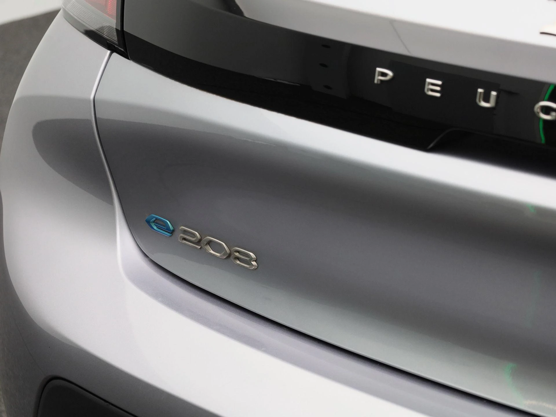 Peugeot-e-208-image-36