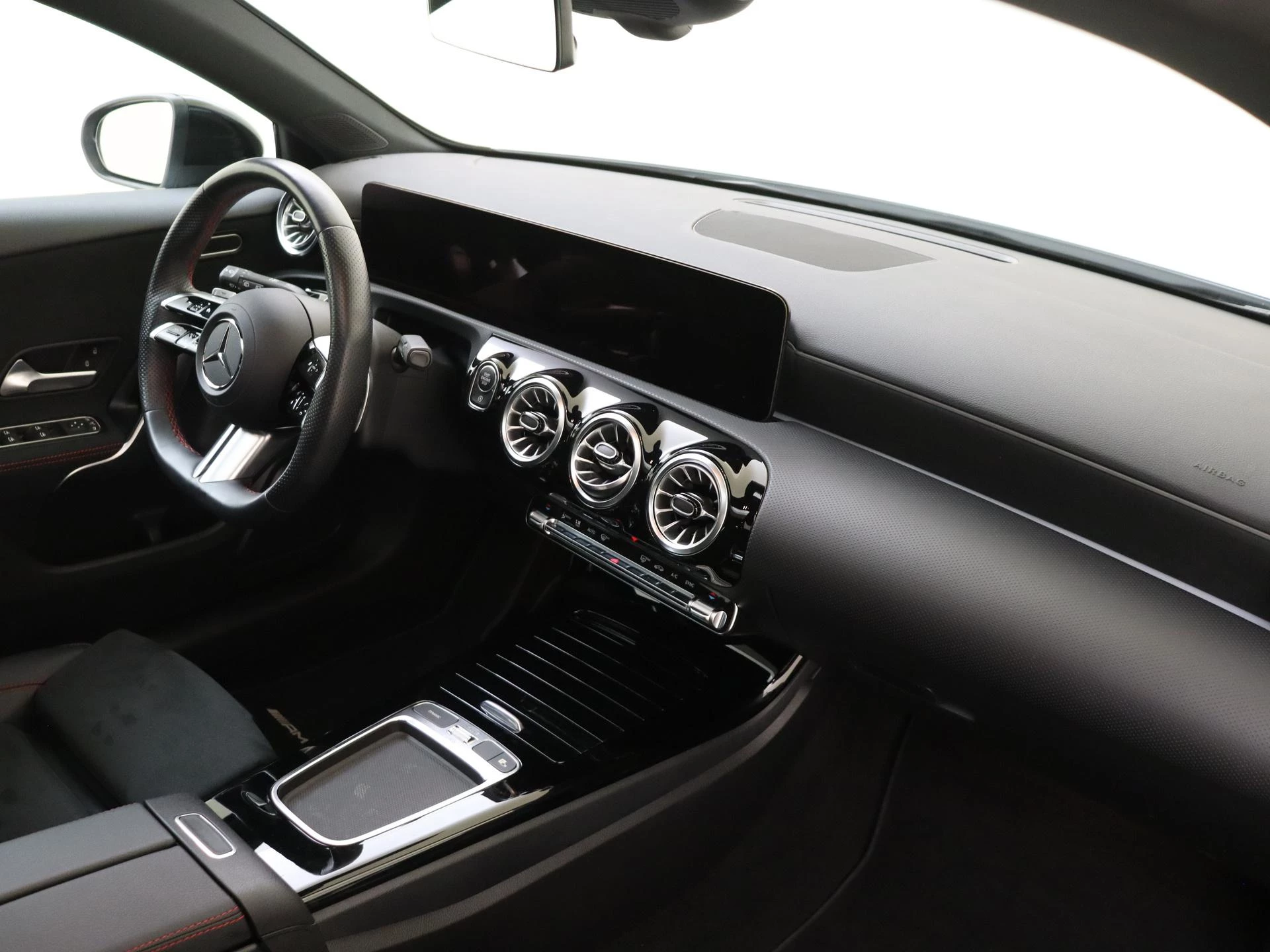 Mercedes-Benz-A-Klasse-image-11