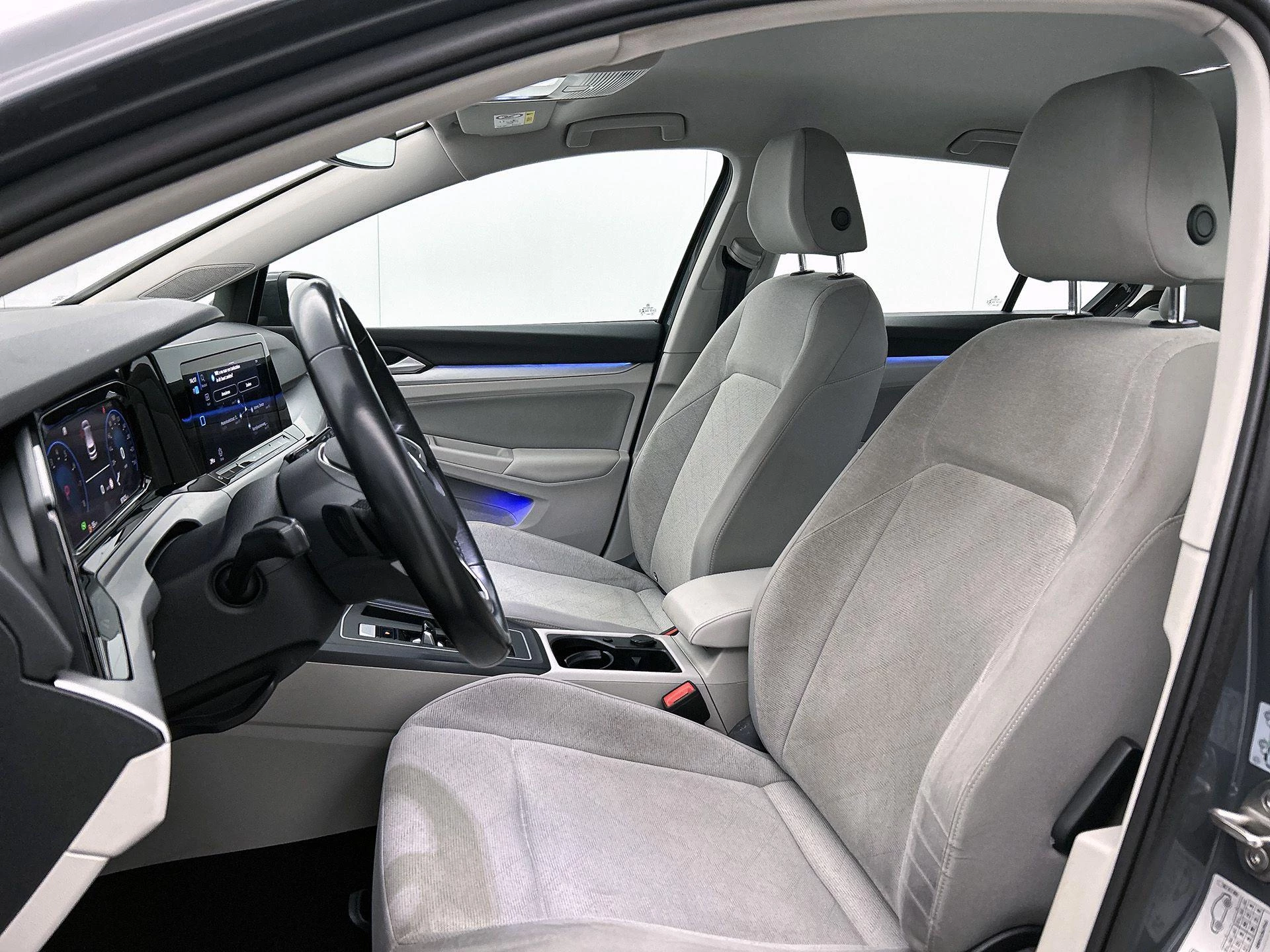 Volkswagen-Golf-image-33