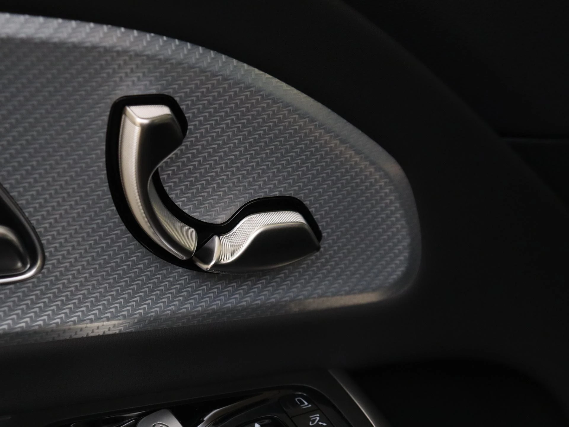 Mercedes-Benz-GLB-image-24