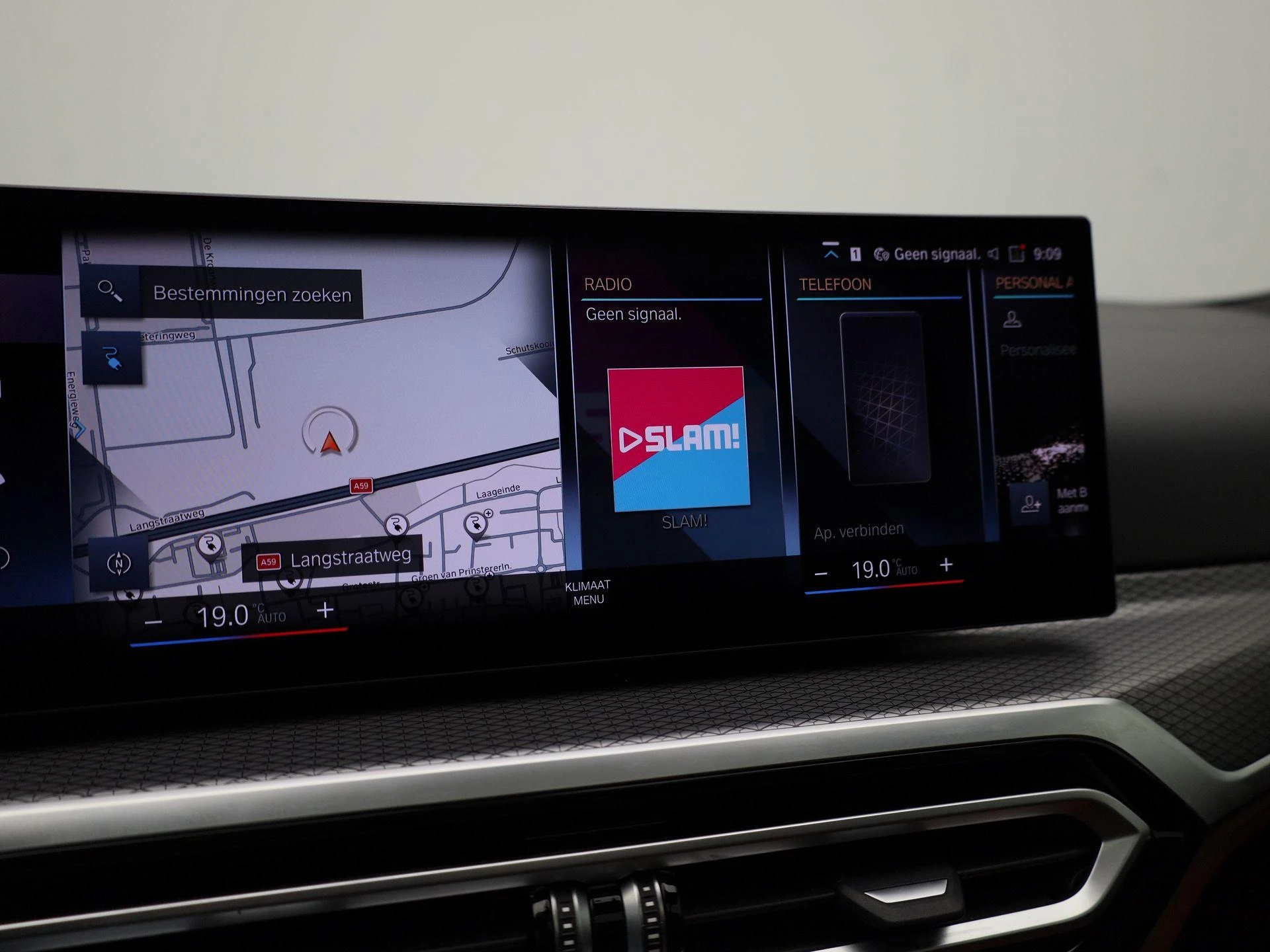 BMW-i4-image-17