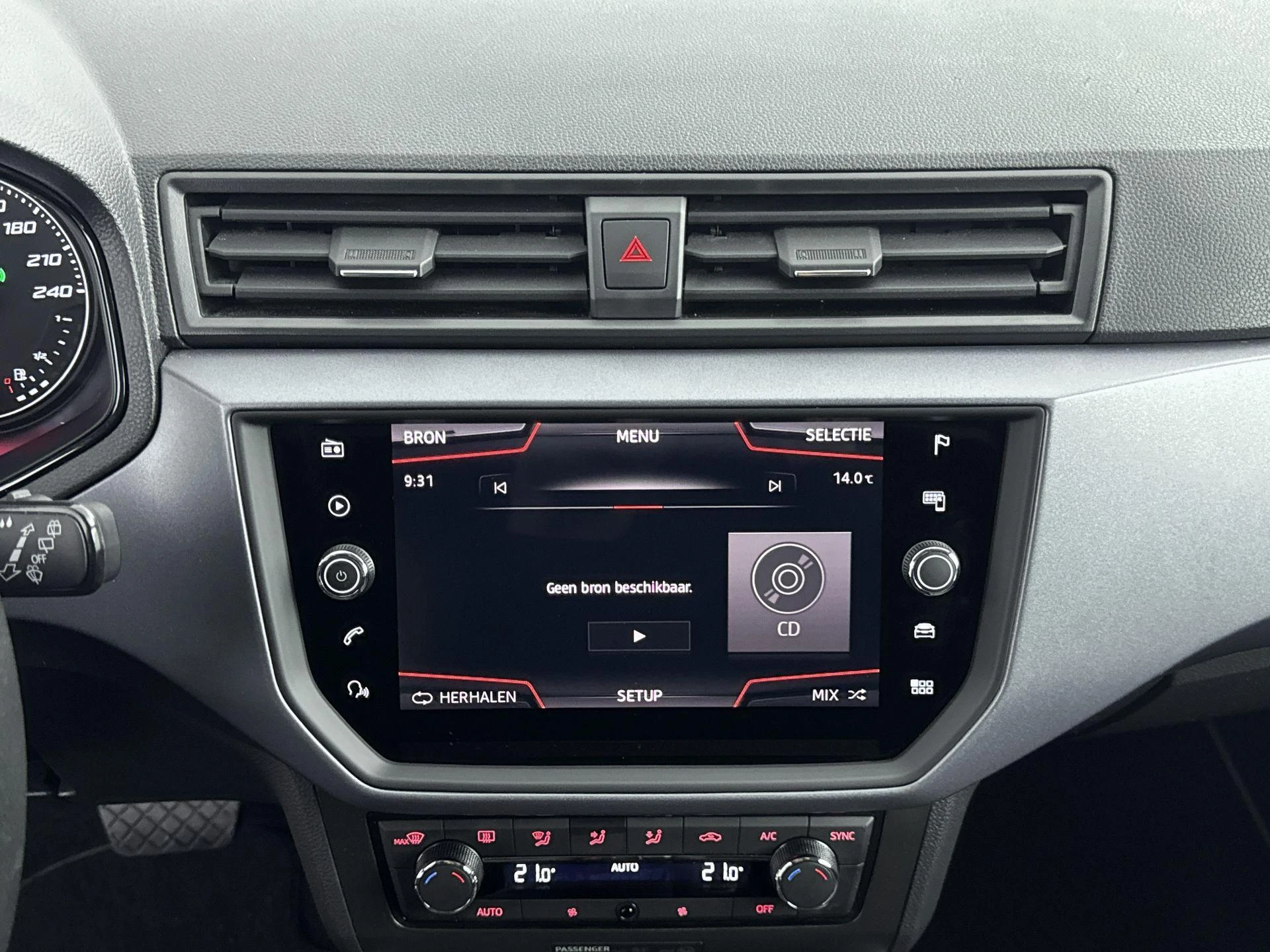 SEAT-Arona-image-11