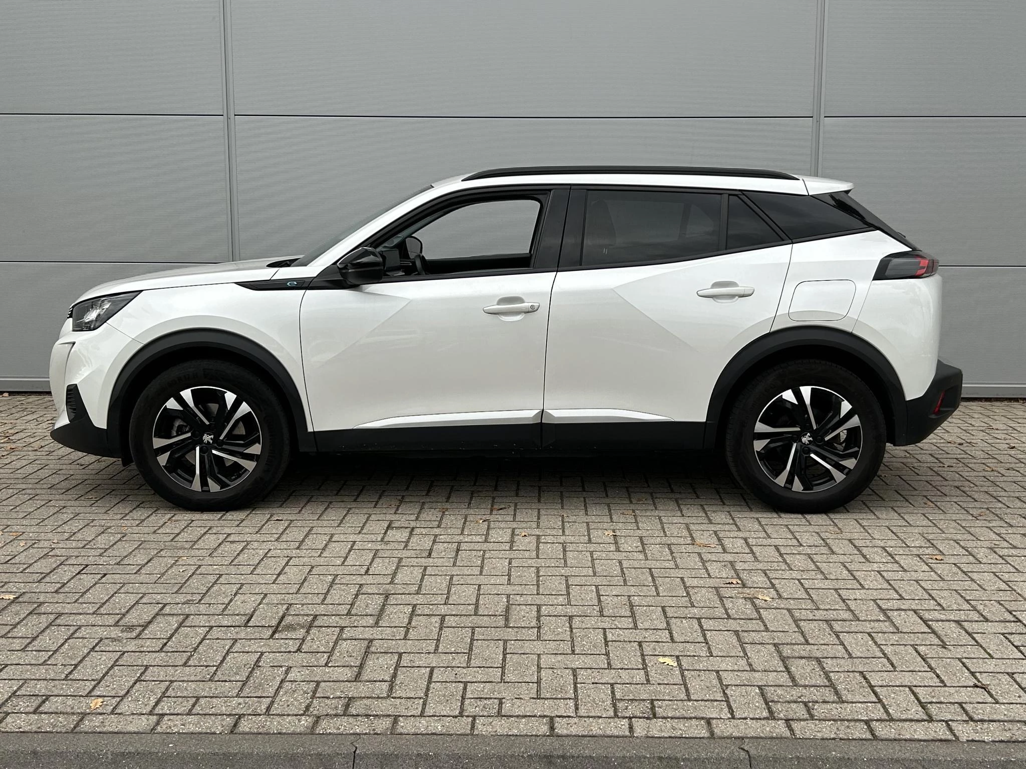 Peugeot-e-2008-image-2