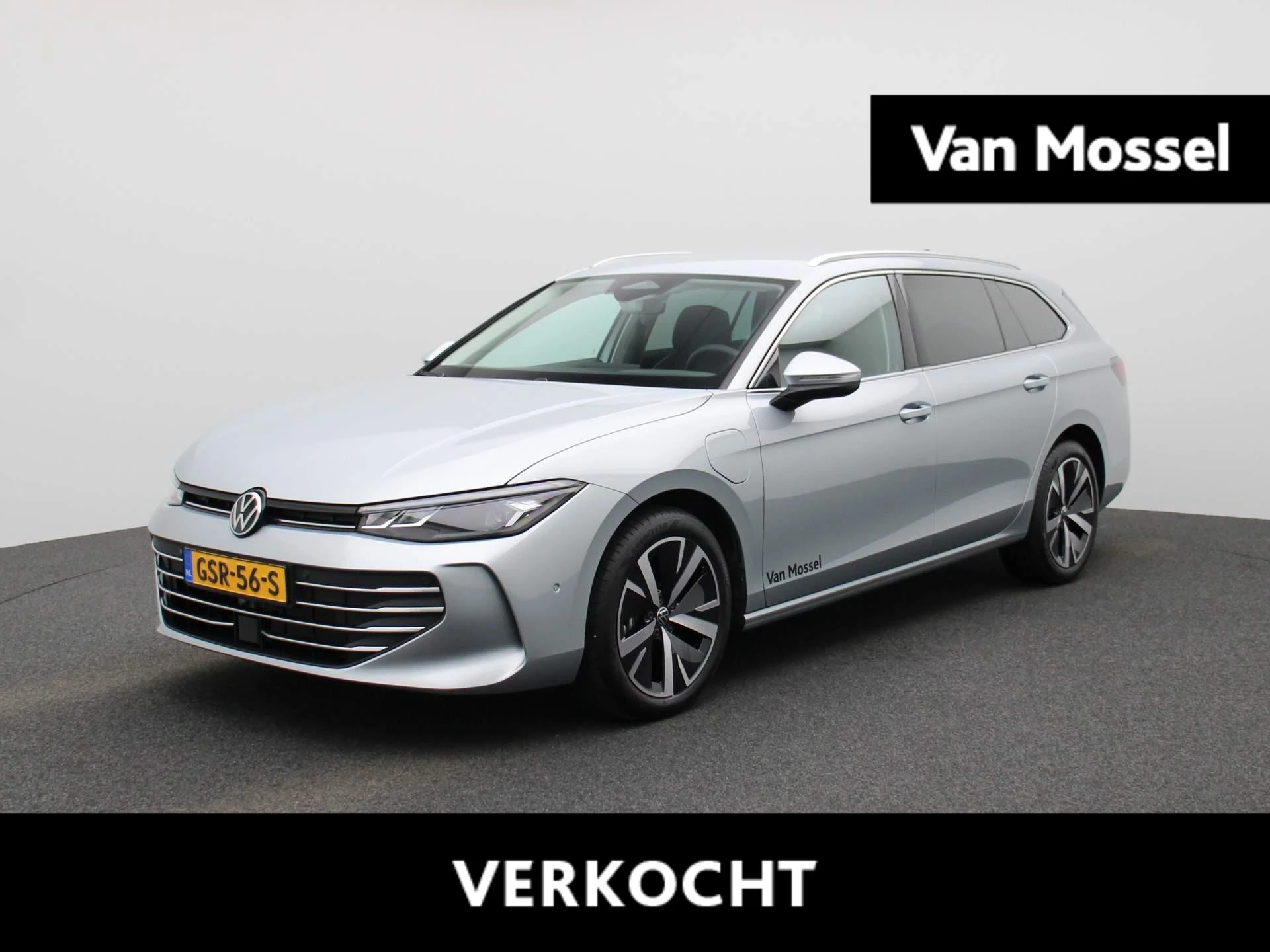 Volkswagen-Passat-image-0