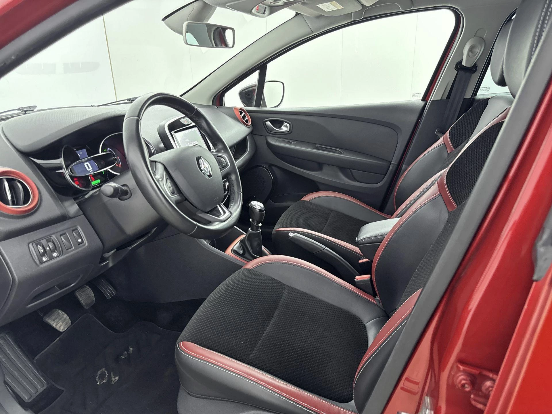 Renault-Clio-image-10