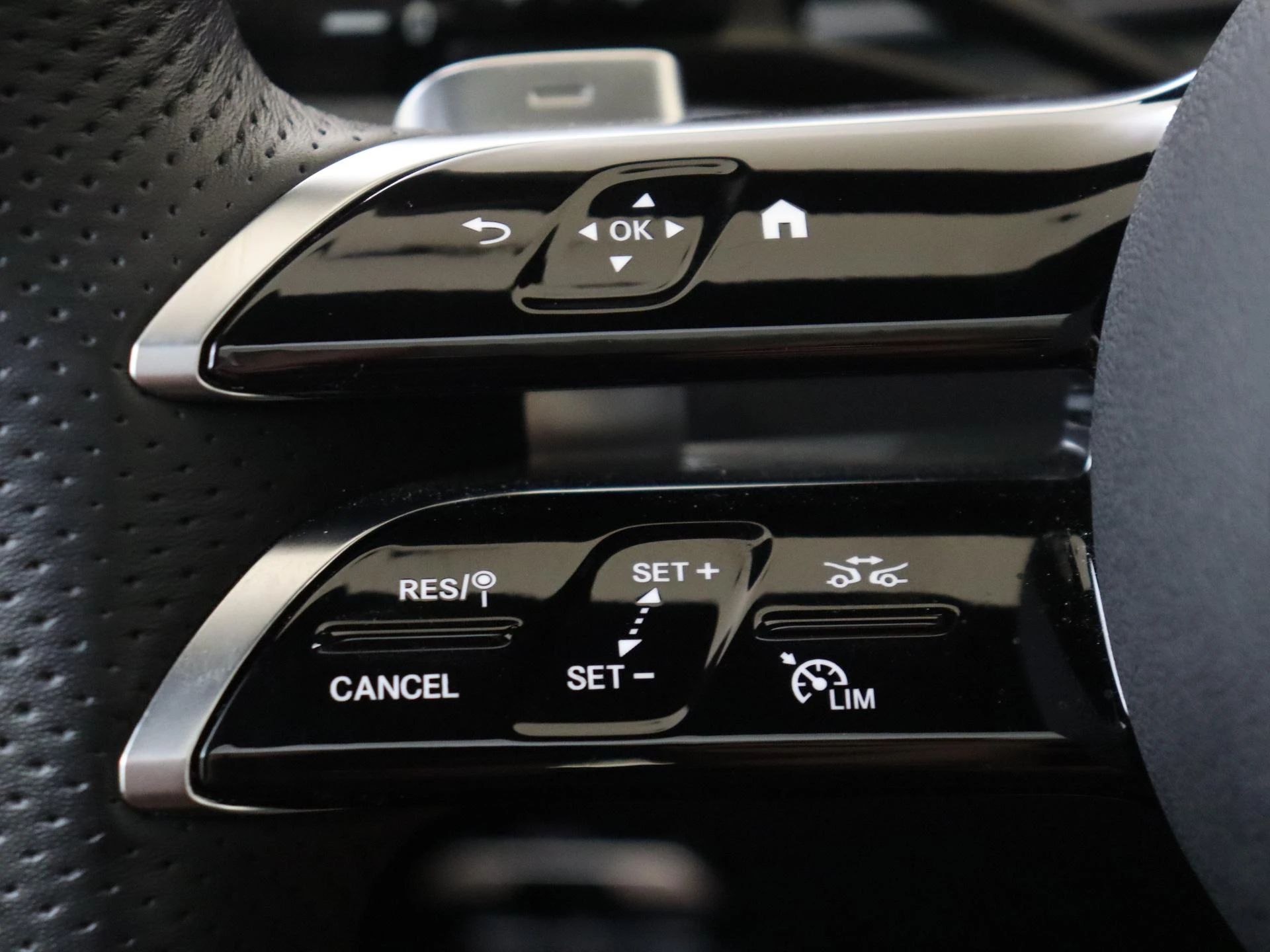 Mercedes-Benz-C-Klasse-image-12