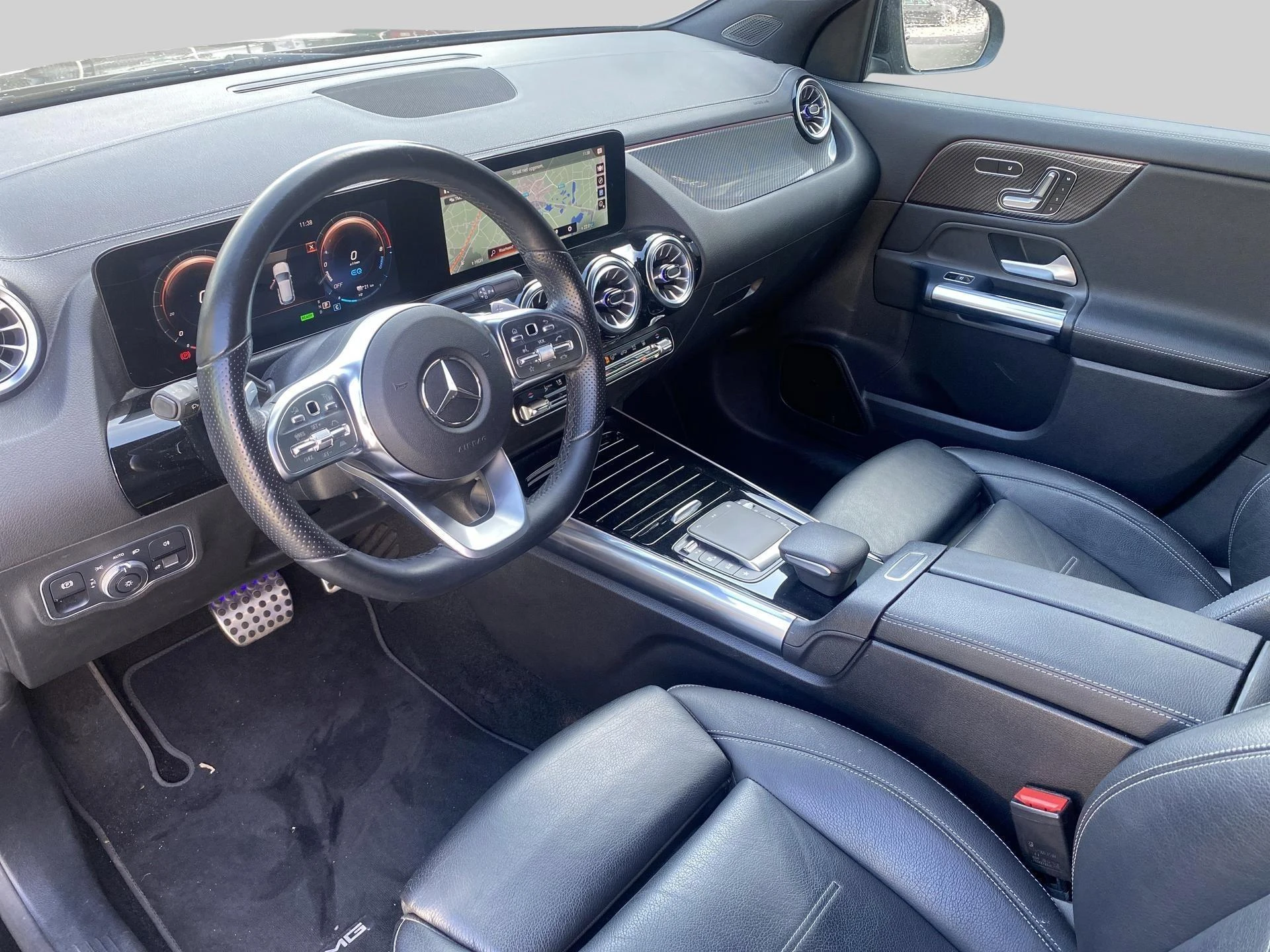 Mercedes-Benz-GLA-image-16