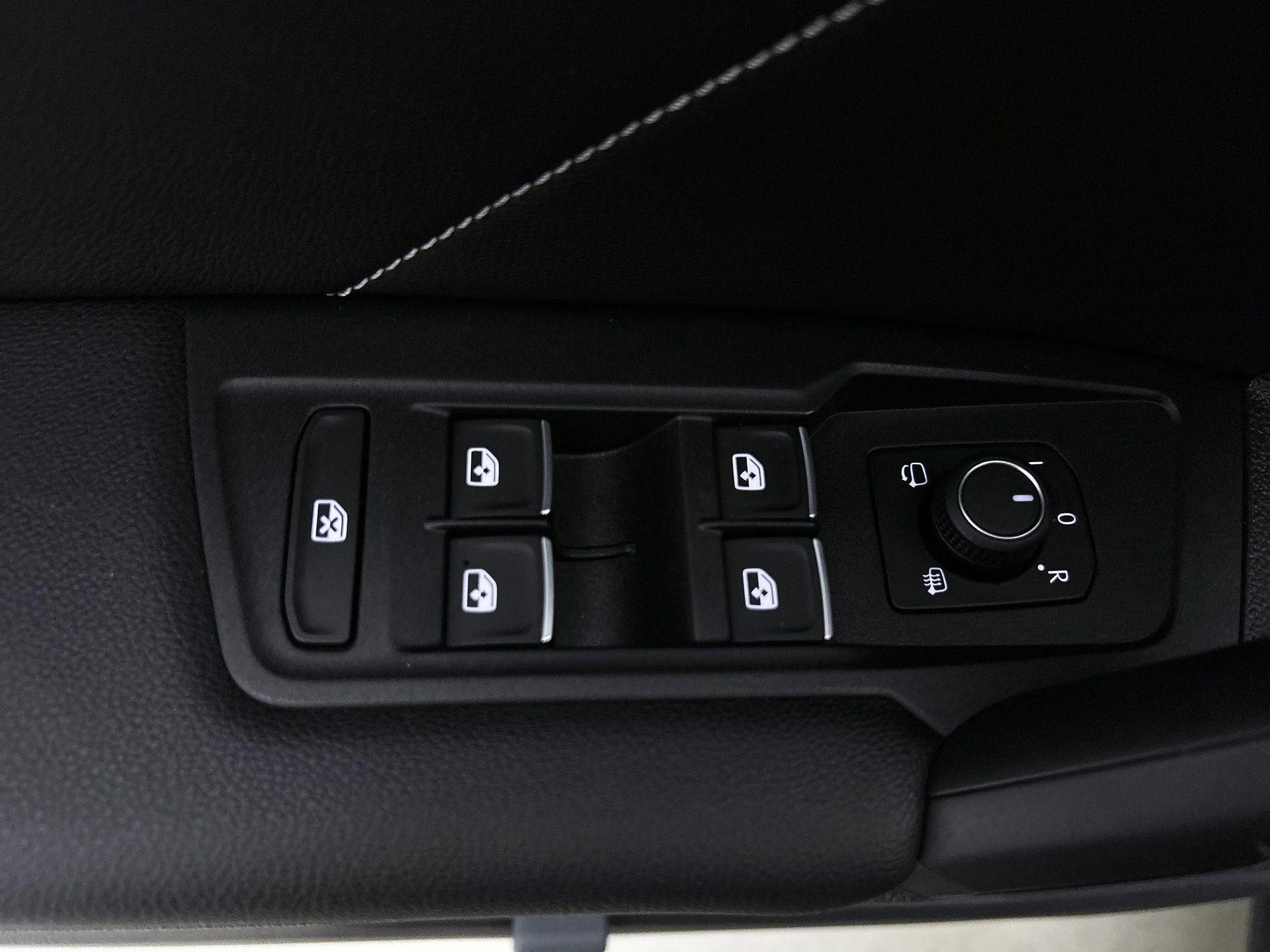 Volkswagen-Tiguan-image-37