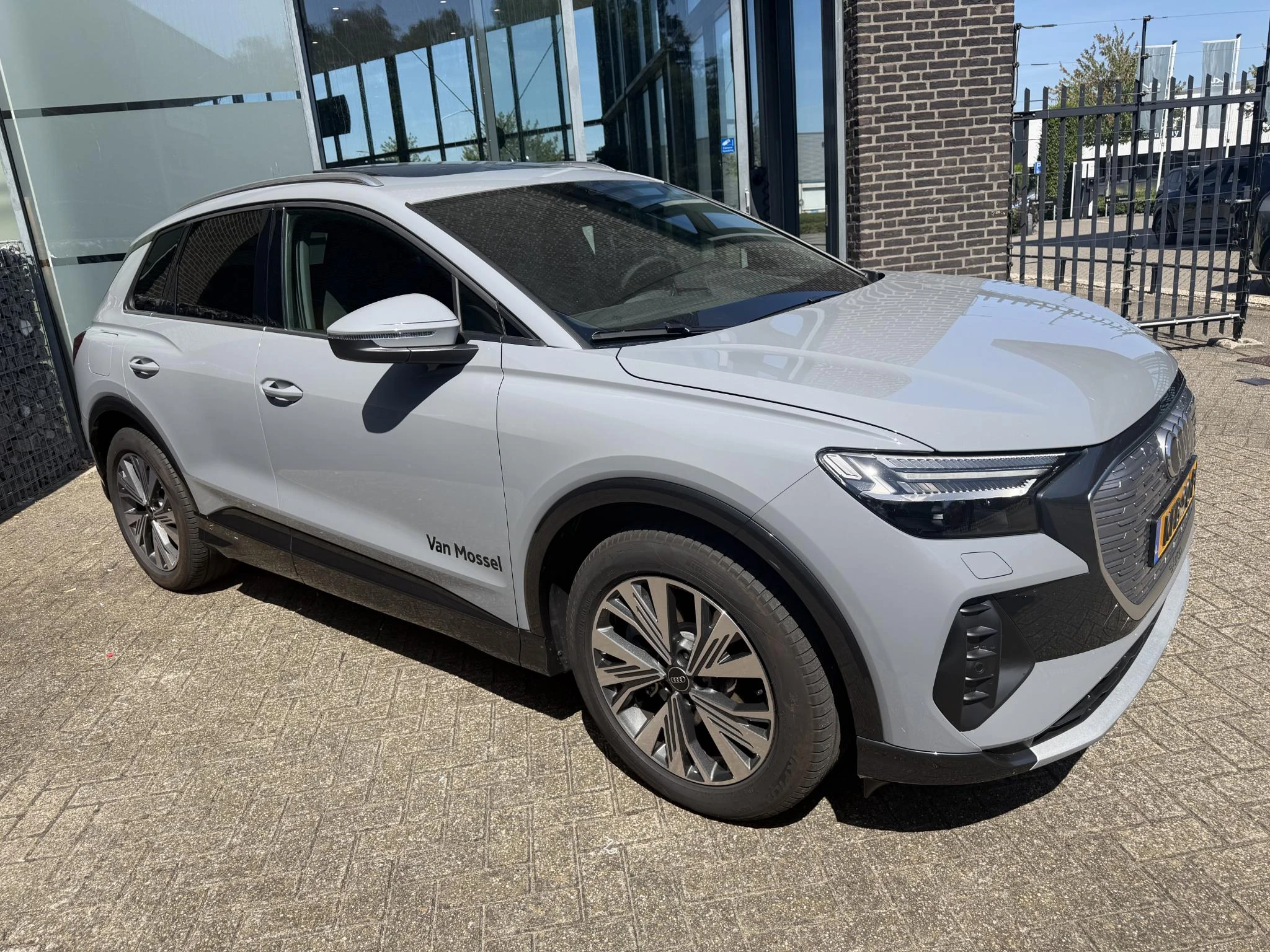 Audi-Q4 e-tron-image-2