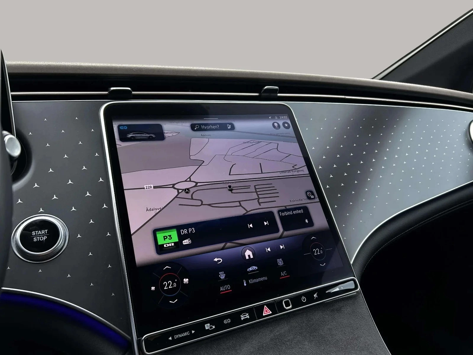 Mercedes-Benz-EQE-image-17