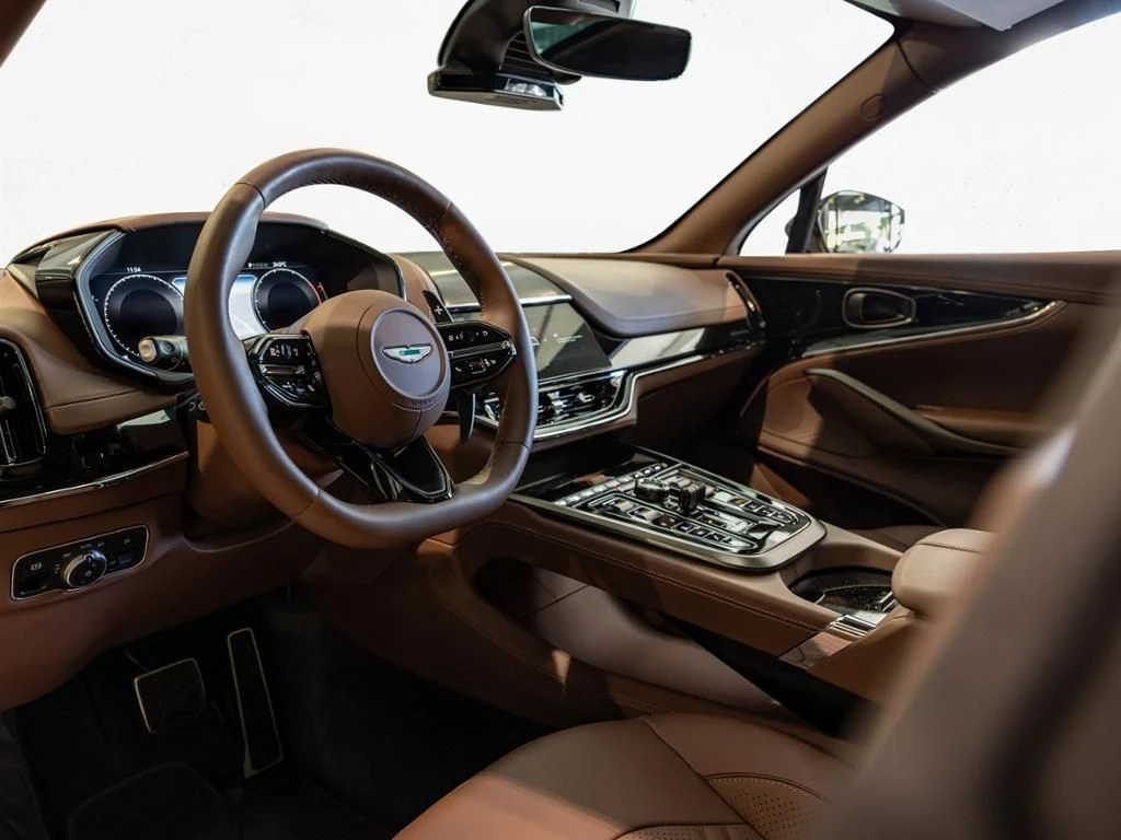 Aston Martin-DBX-image-3