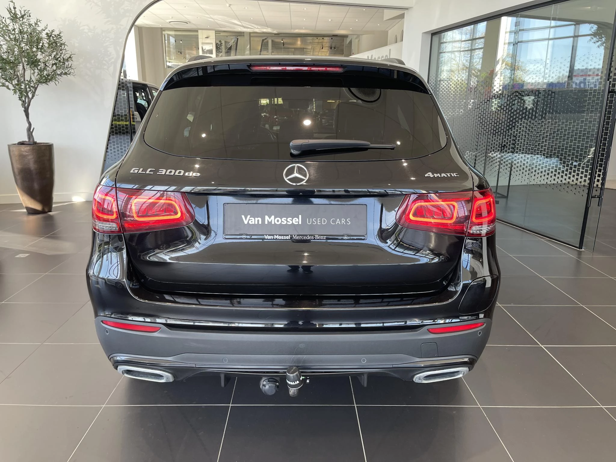 Mercedes-Benz GLC SUV 300de AMG LINE + PANO DAK + BURMESTER + HEAD UP + TREKHAAK + 360