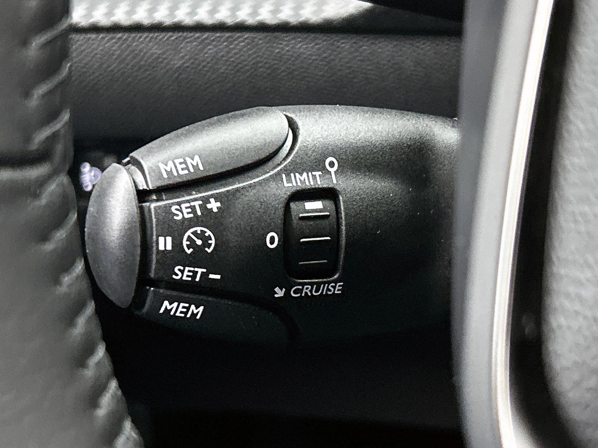 Peugeot 208 1.2 PureTech 100 Allure