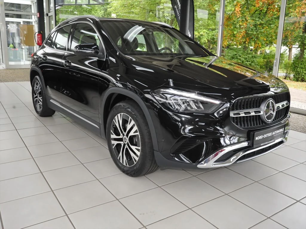 Mercedes-Benz-GLA 200 d-image-4