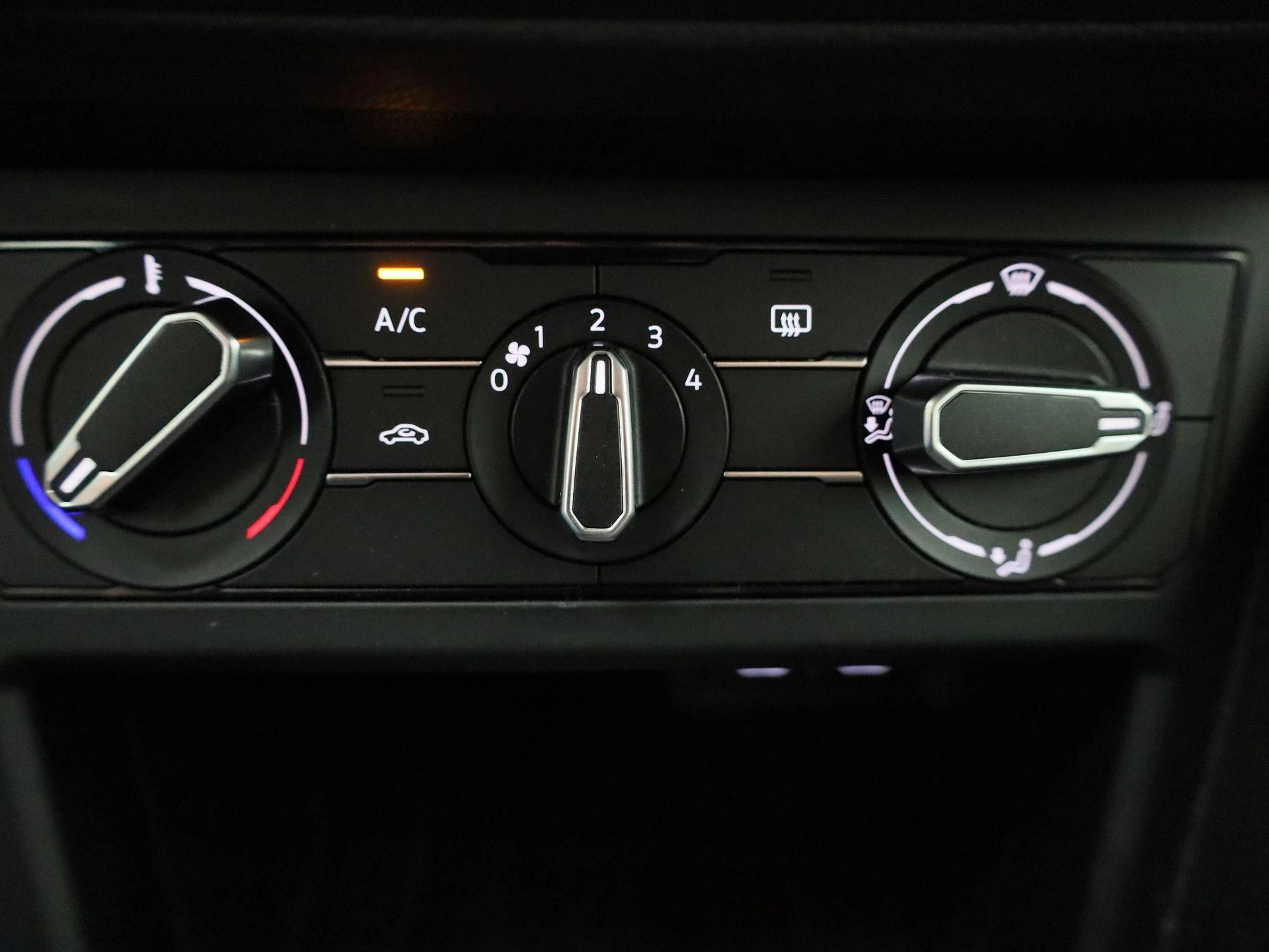 Volkswagen-Polo-image-21