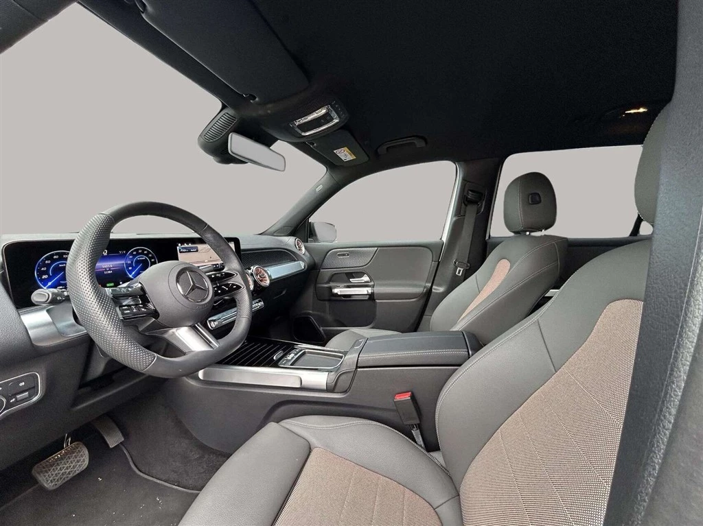 Mercedes-Benz-EQB-image-9