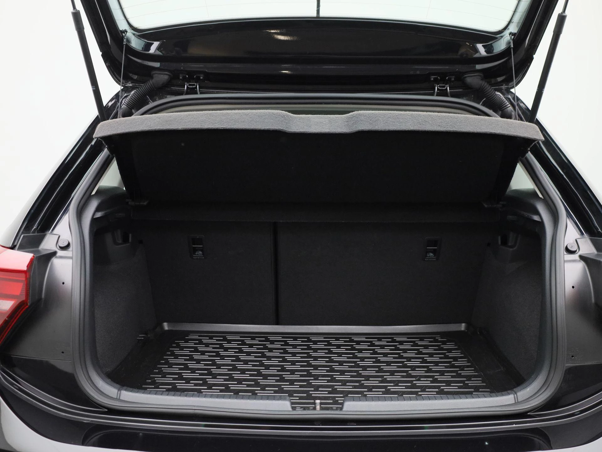 Volkswagen-Polo-image-13