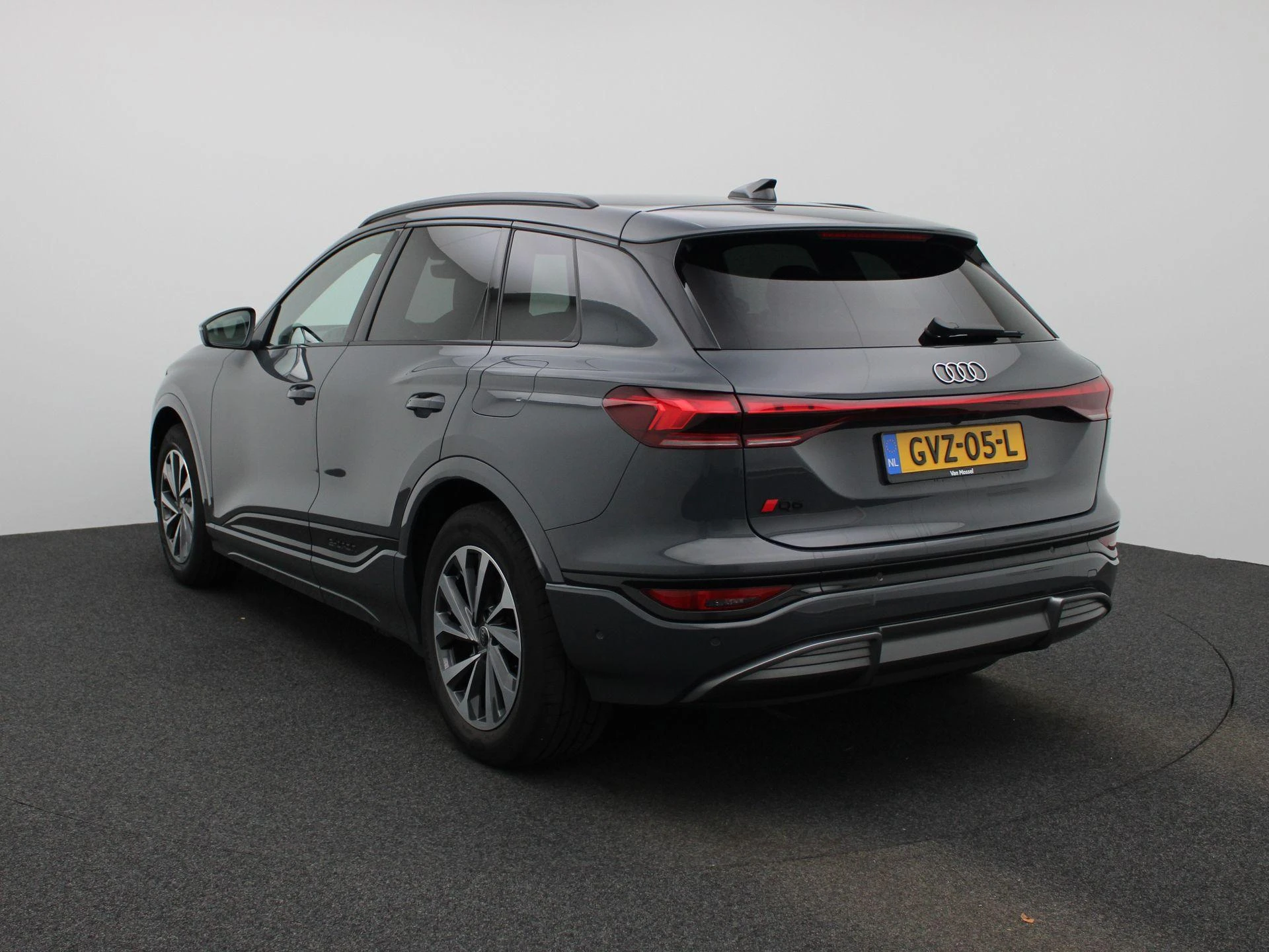 Audi-Q6 e-tron-image-2
