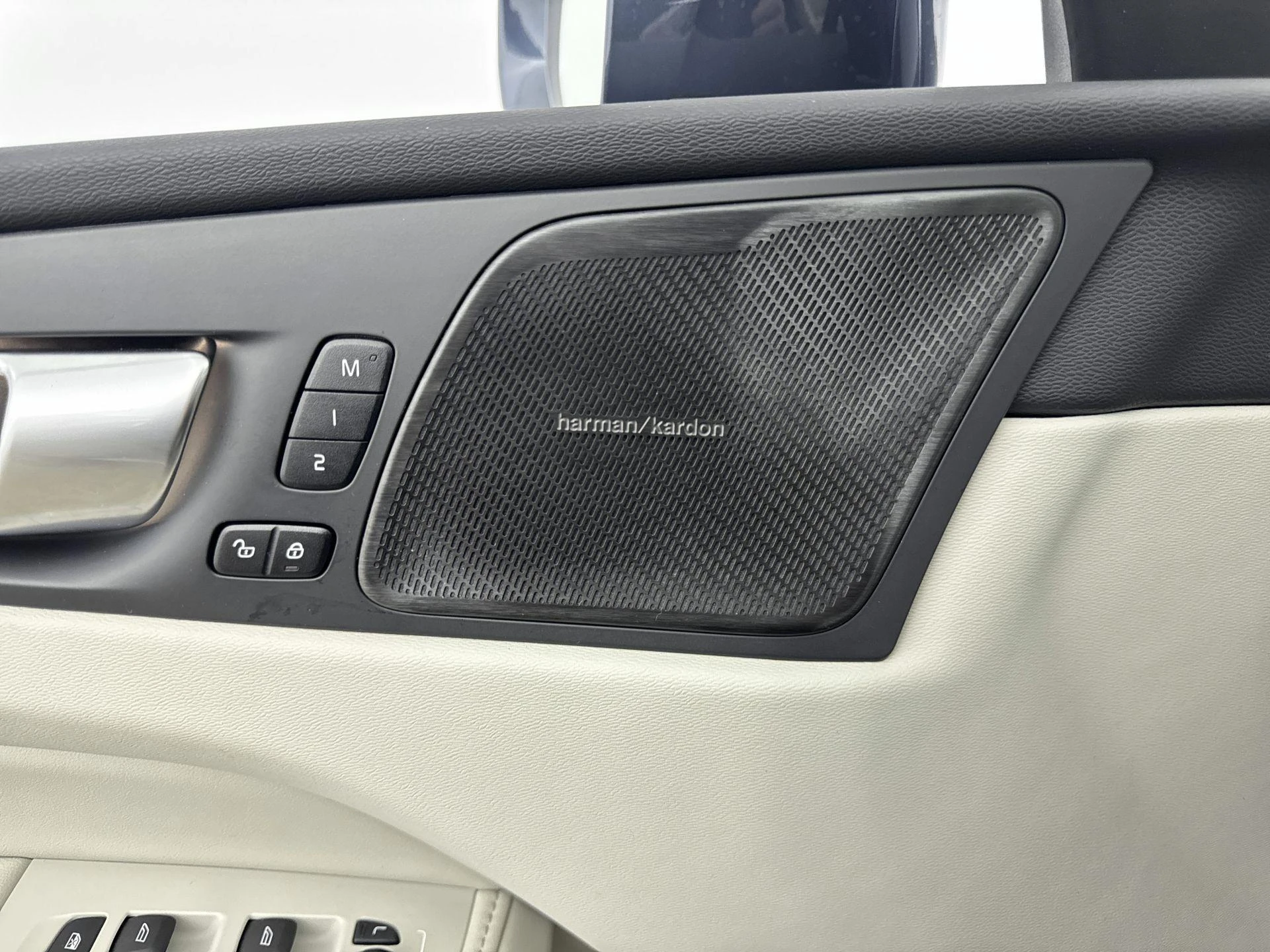 Volvo-XC60-image-10