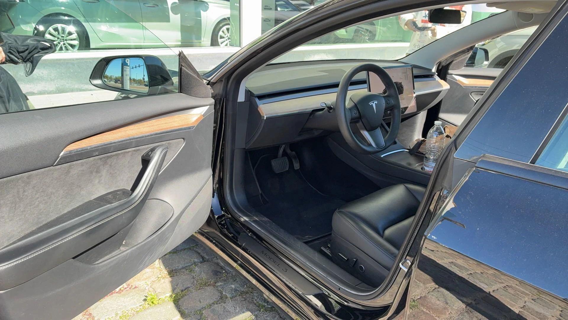 Tesla-Model 3-image-4