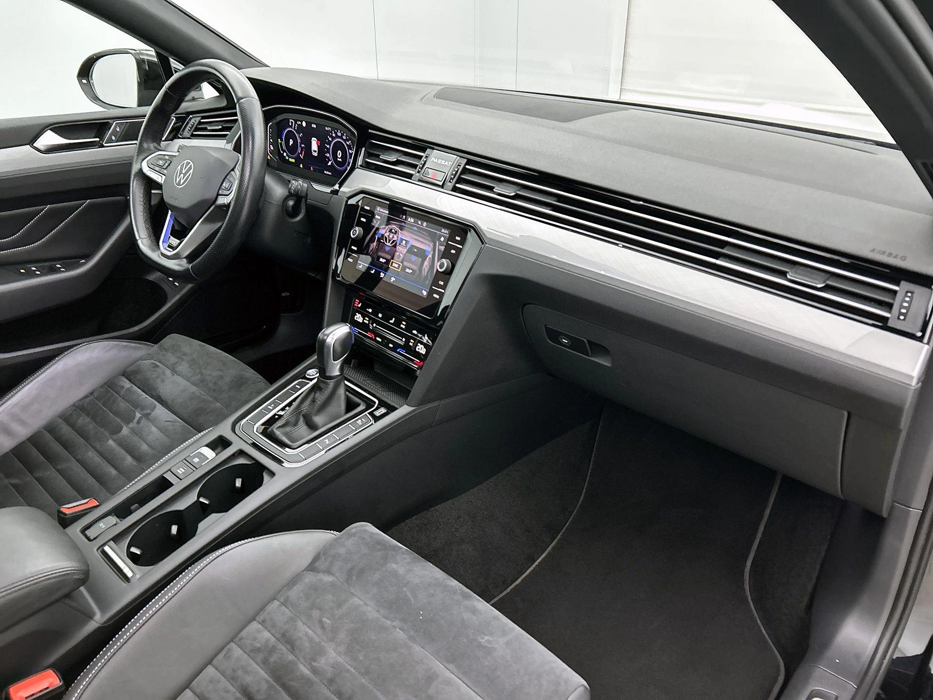 Volkswagen-Passat-image-31