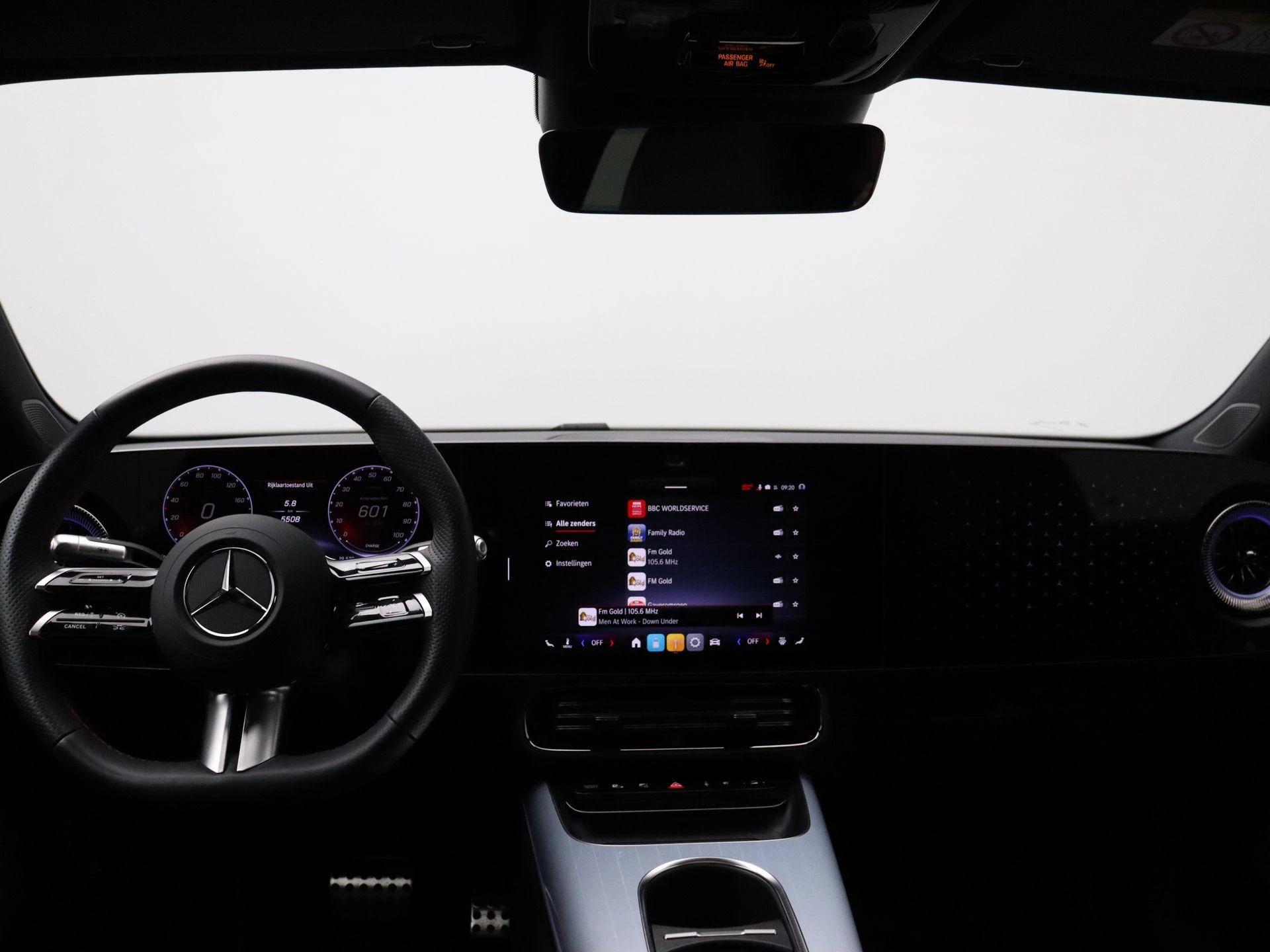 Mercedes-Benz-CLA-image-23