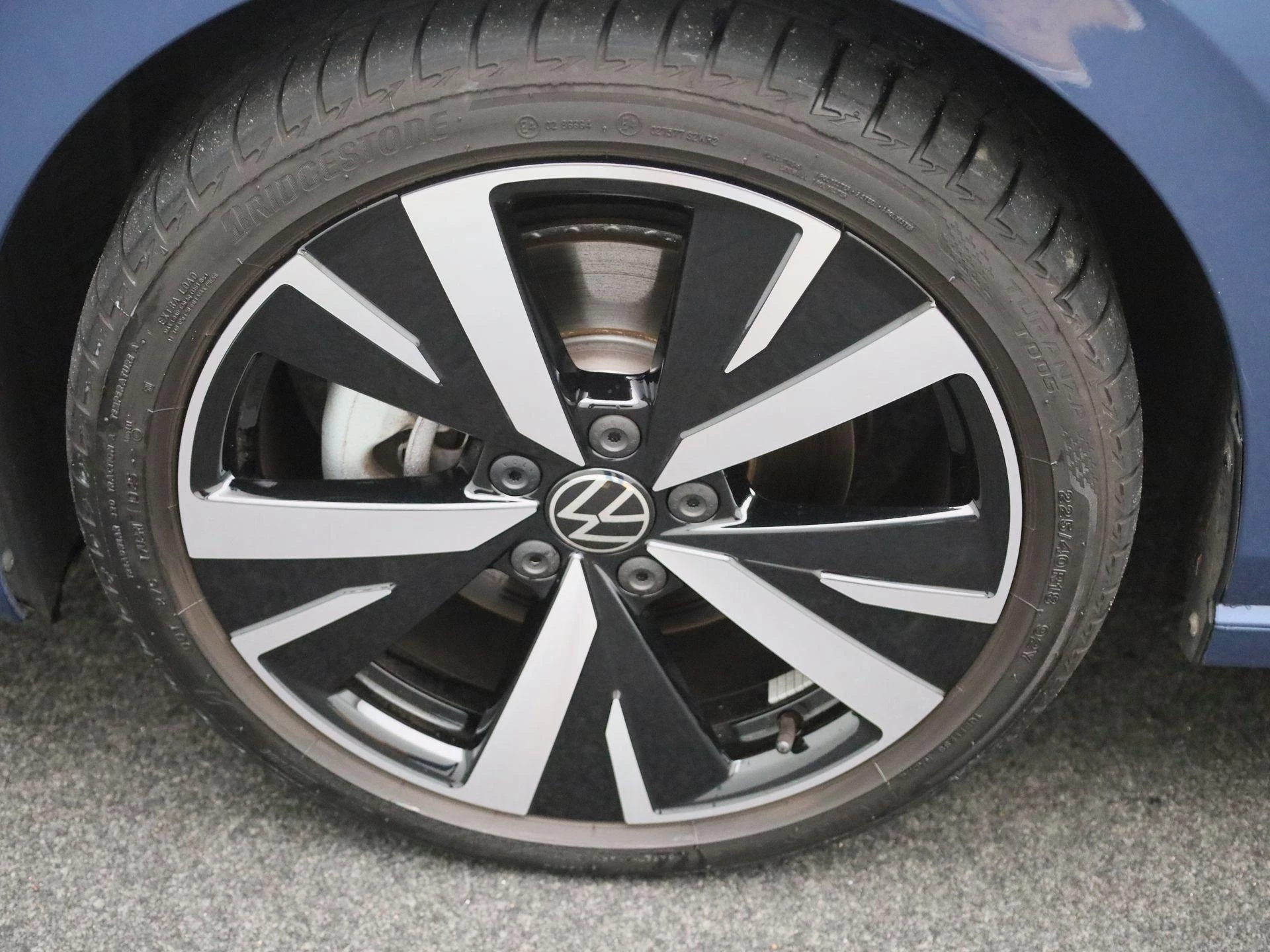 Volkswagen-Golf-image-14