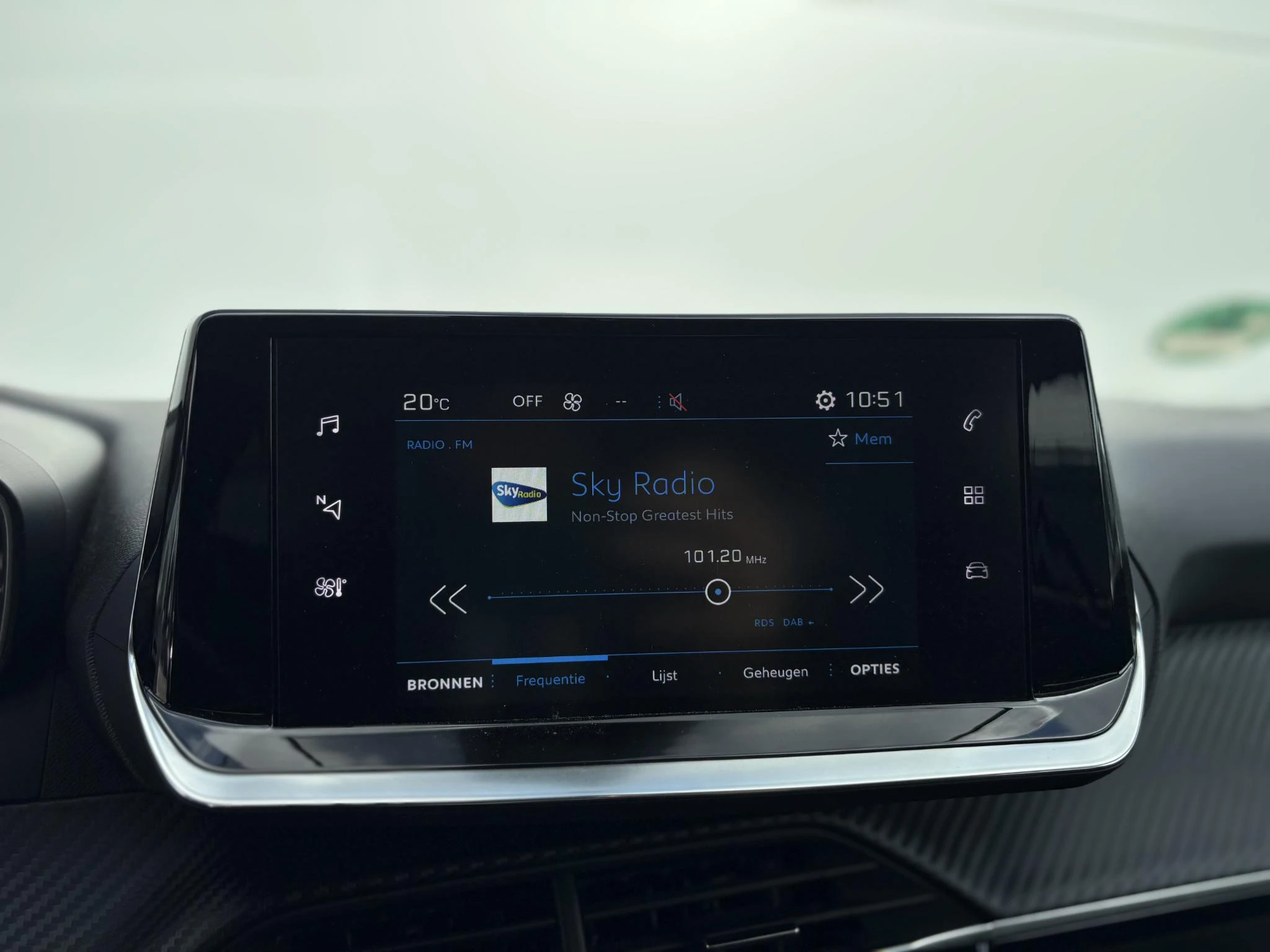 Peugeot-208-image-14