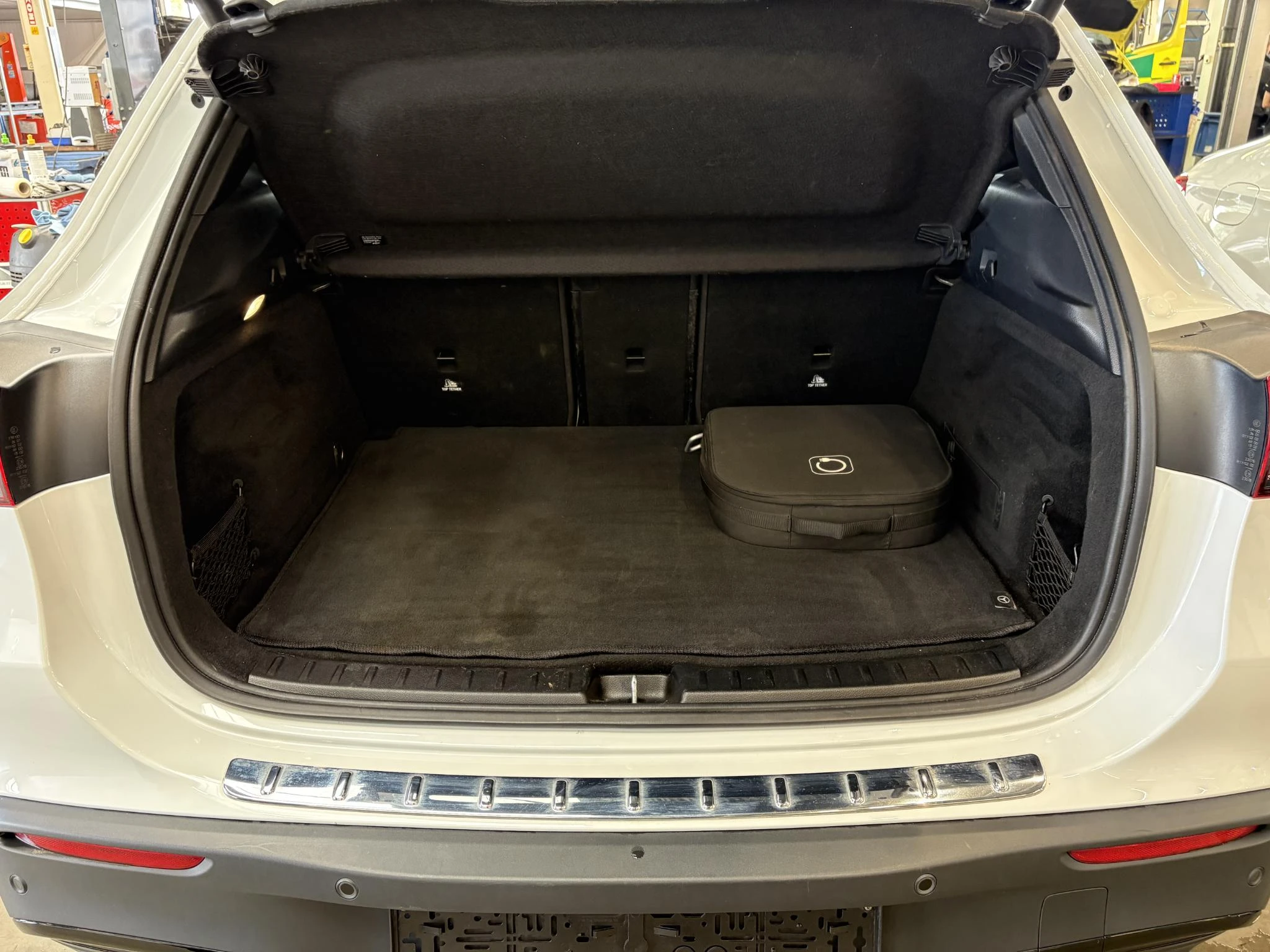 Mercedes-Benz-EQA-image-16